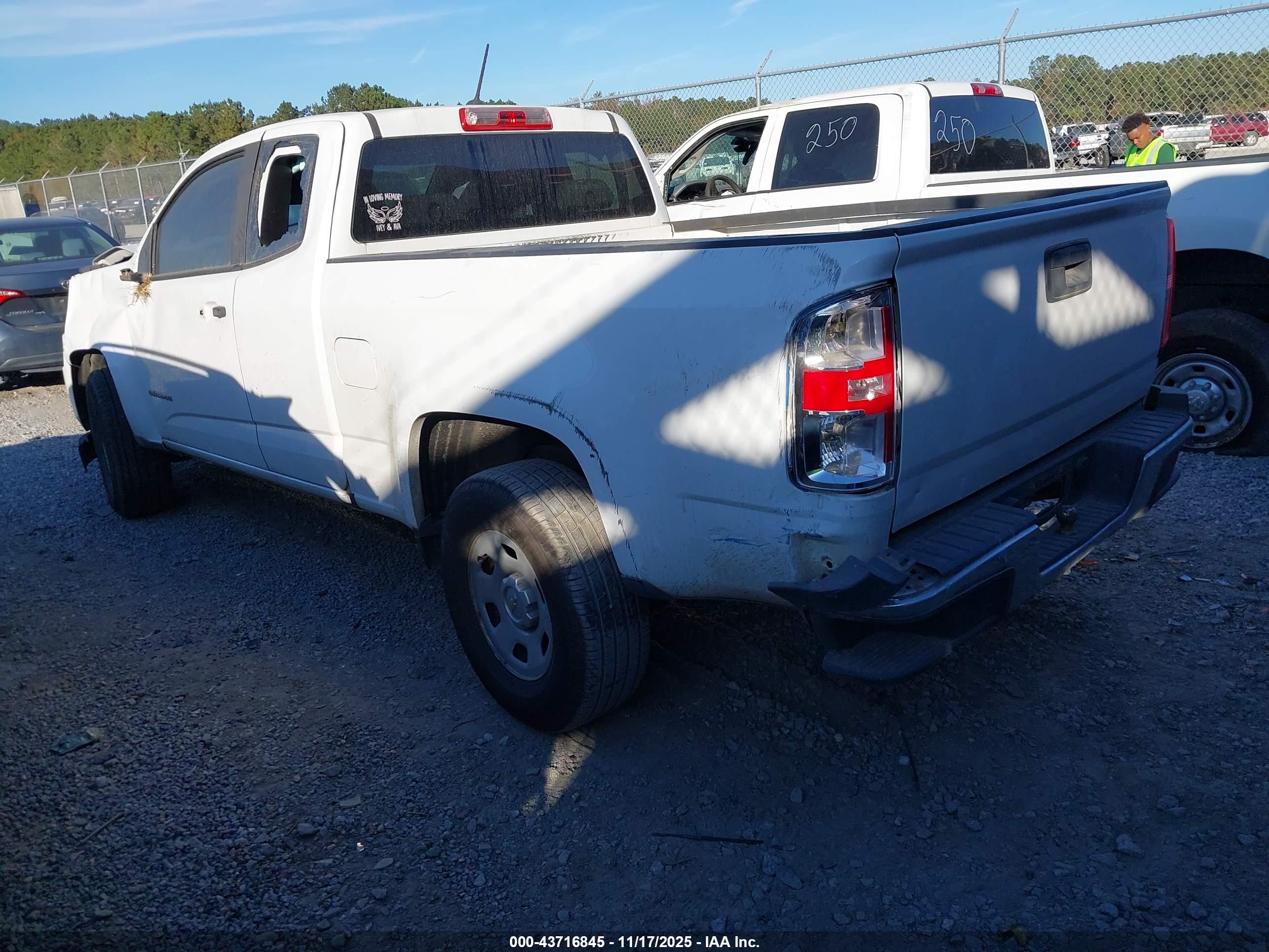 CHEVROLET COLORADO image 3