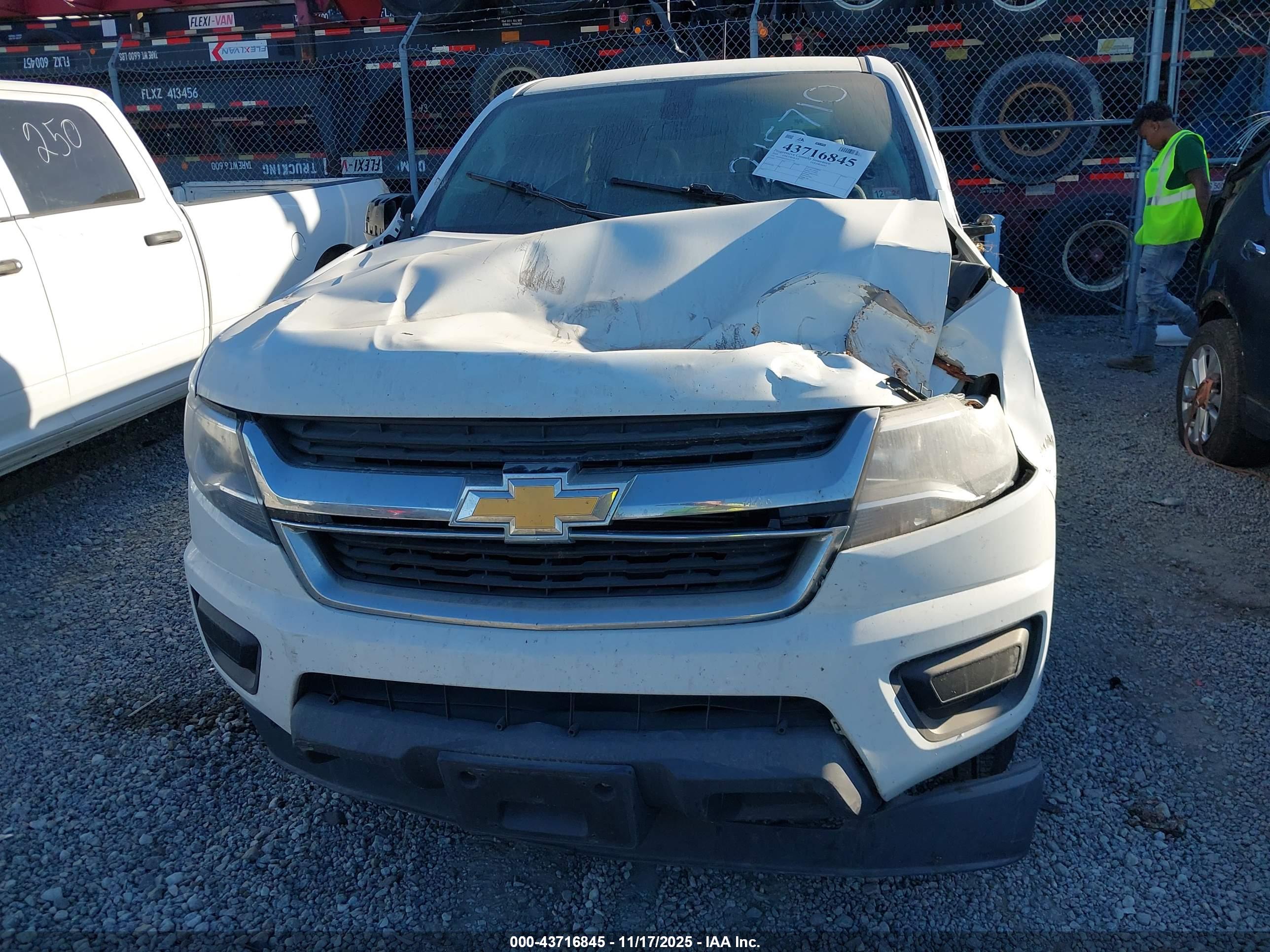 CHEVROLET COLORADO image 6
