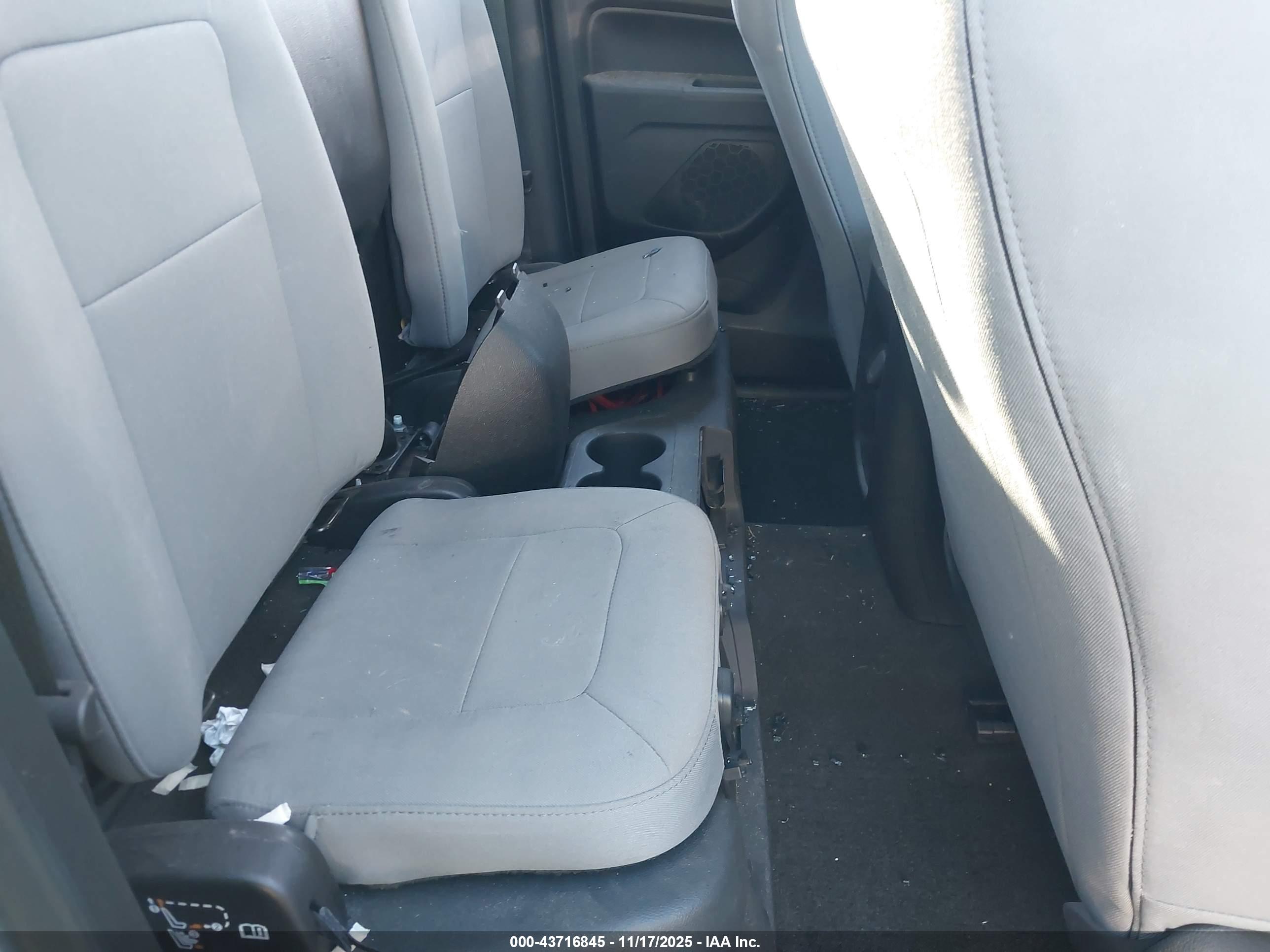CHEVROLET COLORADO image 8