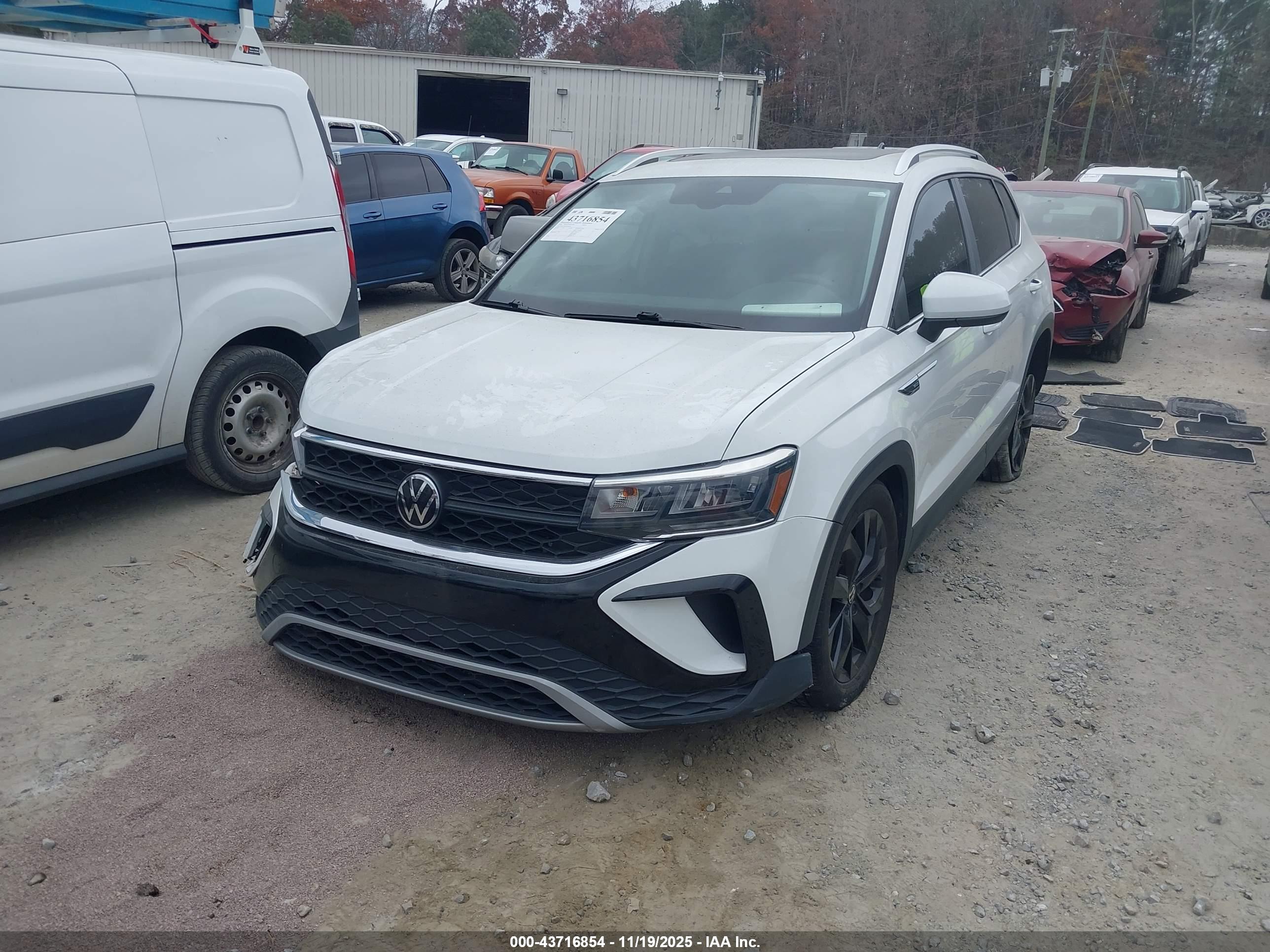 VOLKSWAGEN TAOS image 2