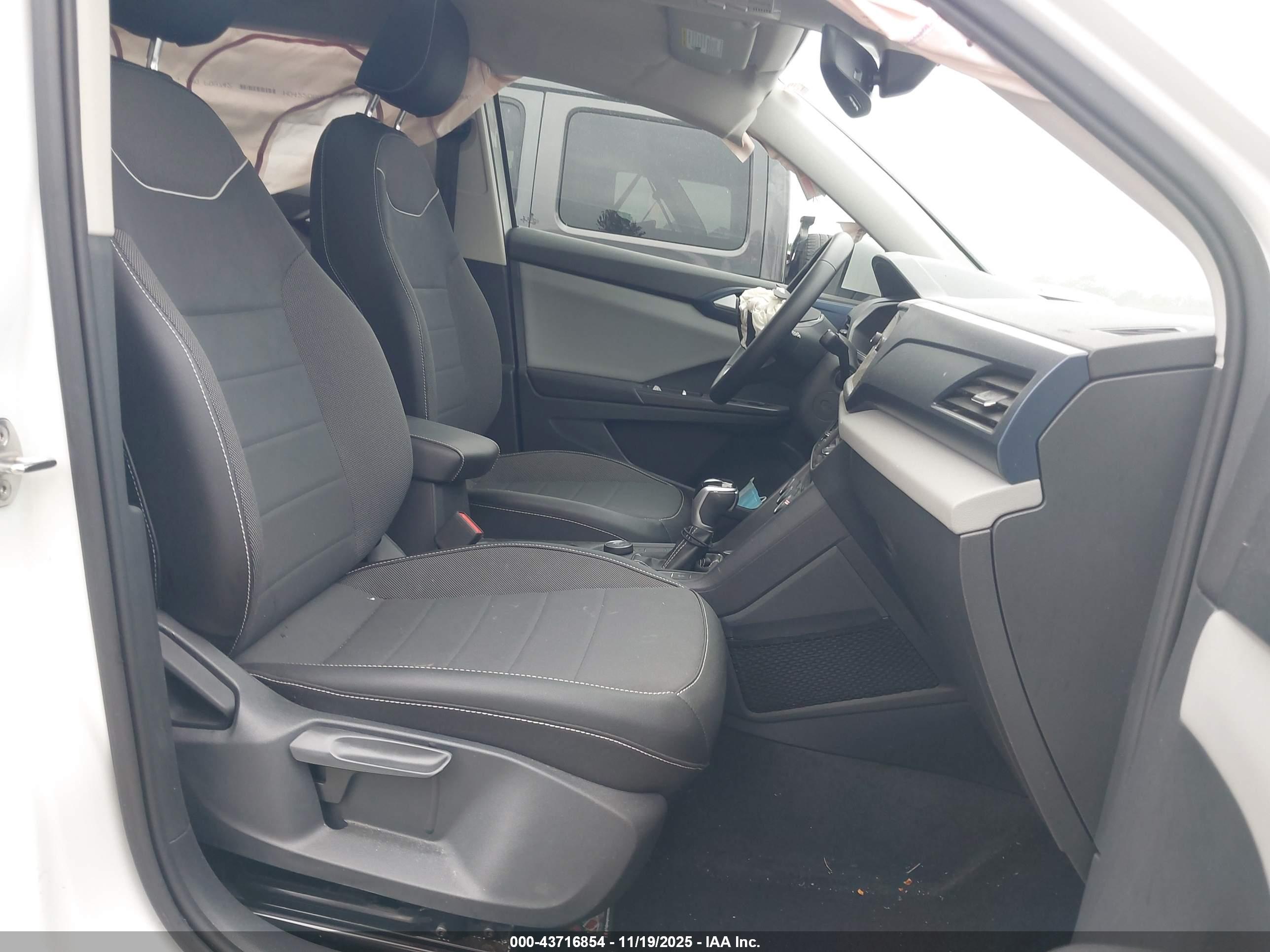 VOLKSWAGEN TAOS image 5