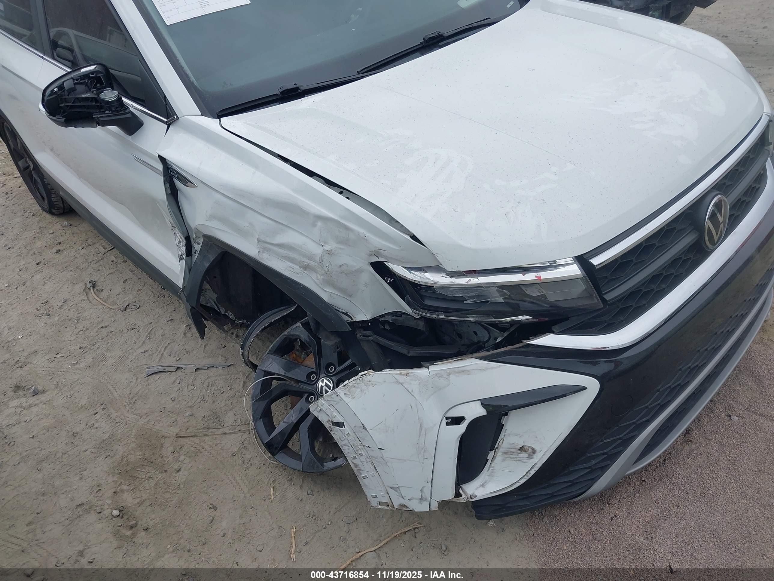 VOLKSWAGEN TAOS image 6