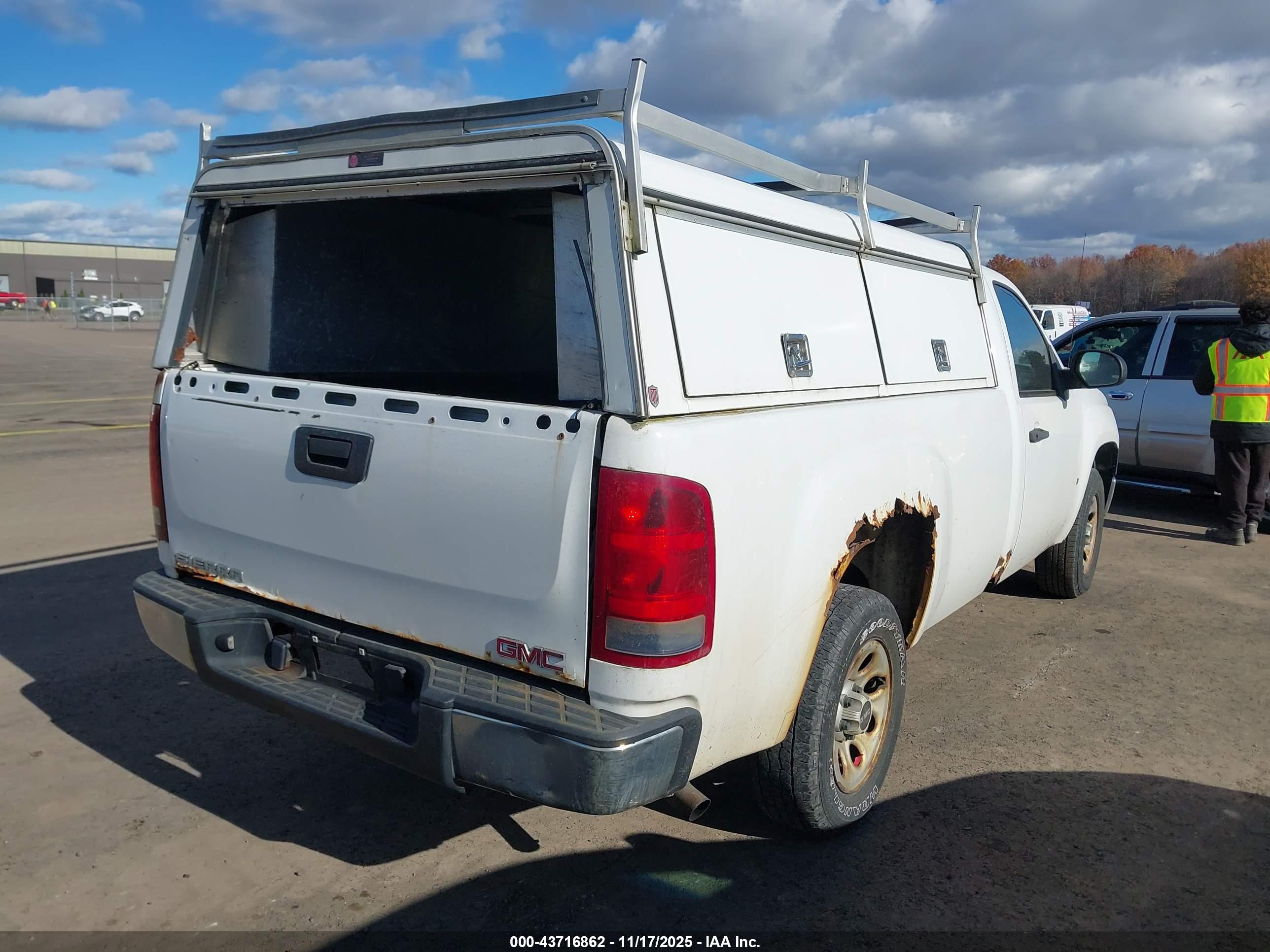 GMC SIERRA image 4