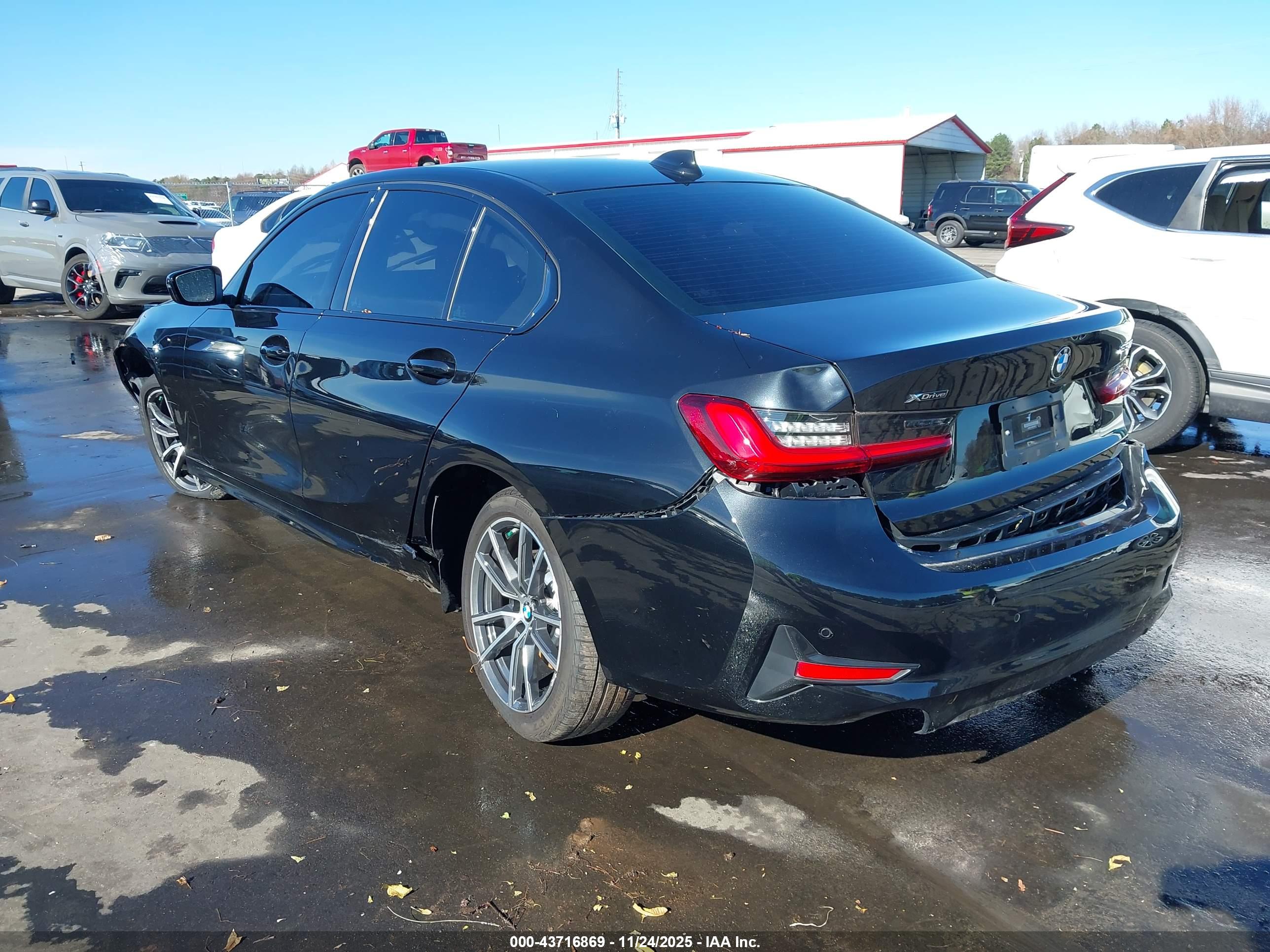BMW 330I image 3