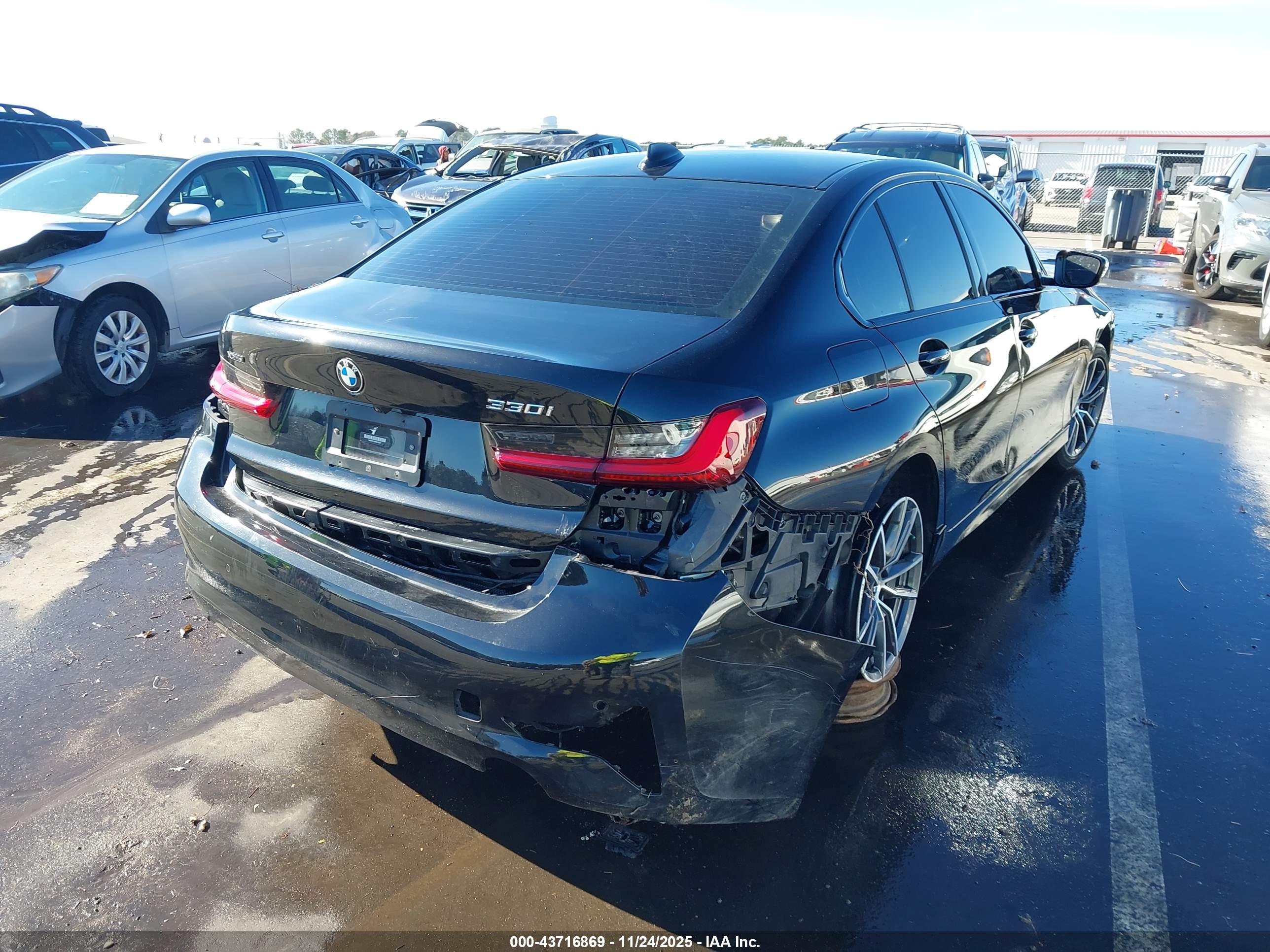 BMW 330I image 4