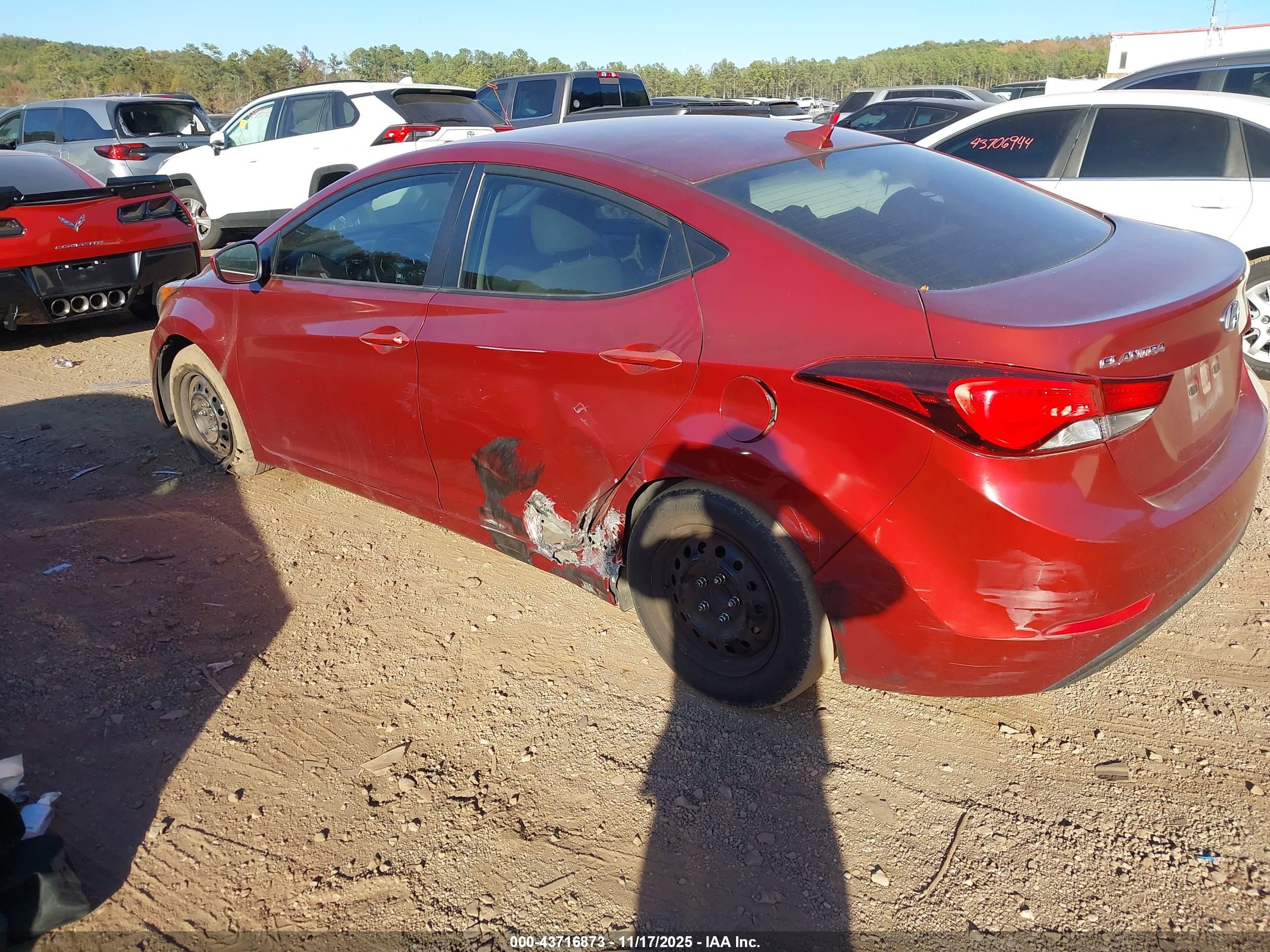 HYUNDAI ELANTRA image 3