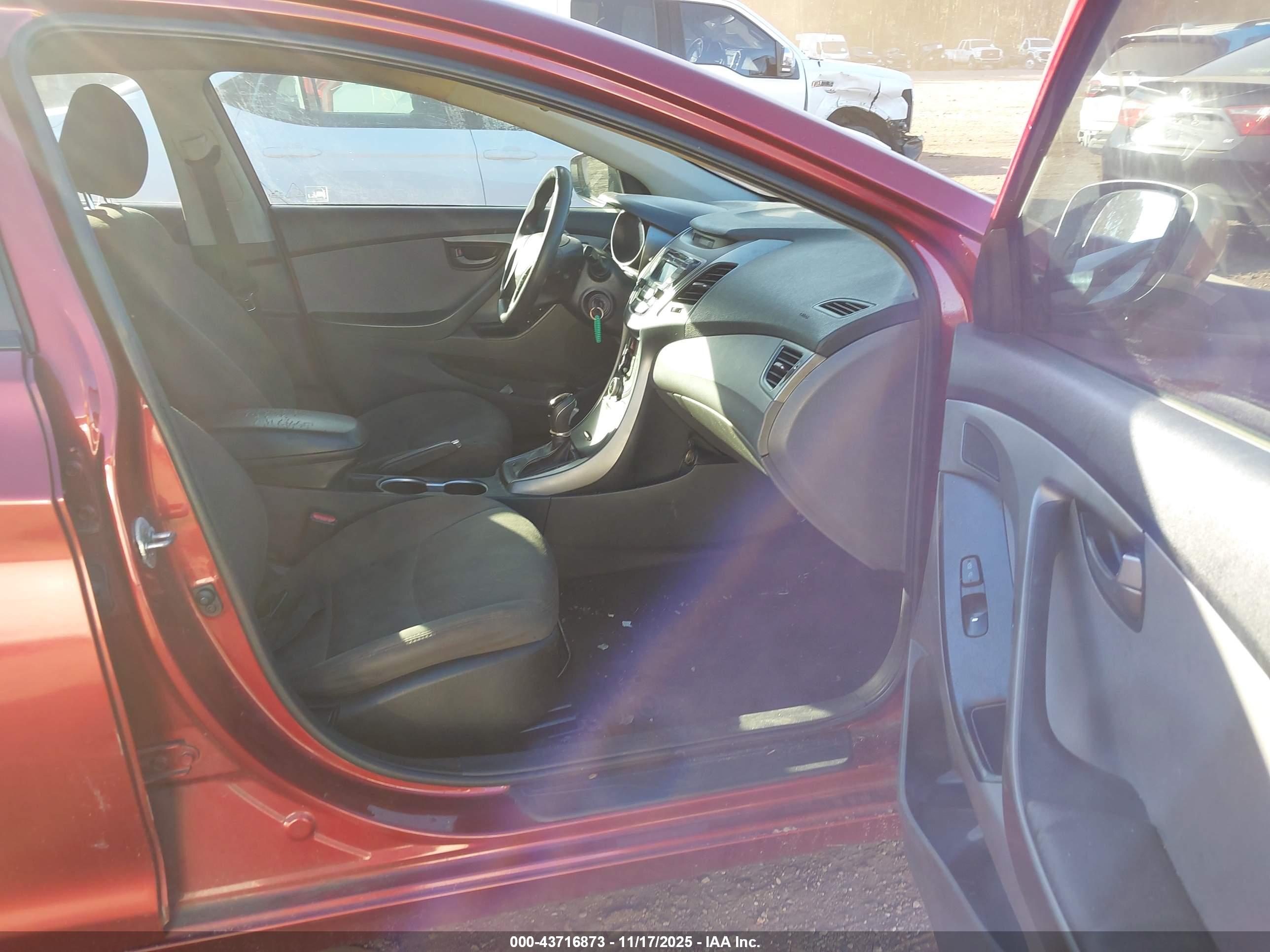 HYUNDAI ELANTRA image 5