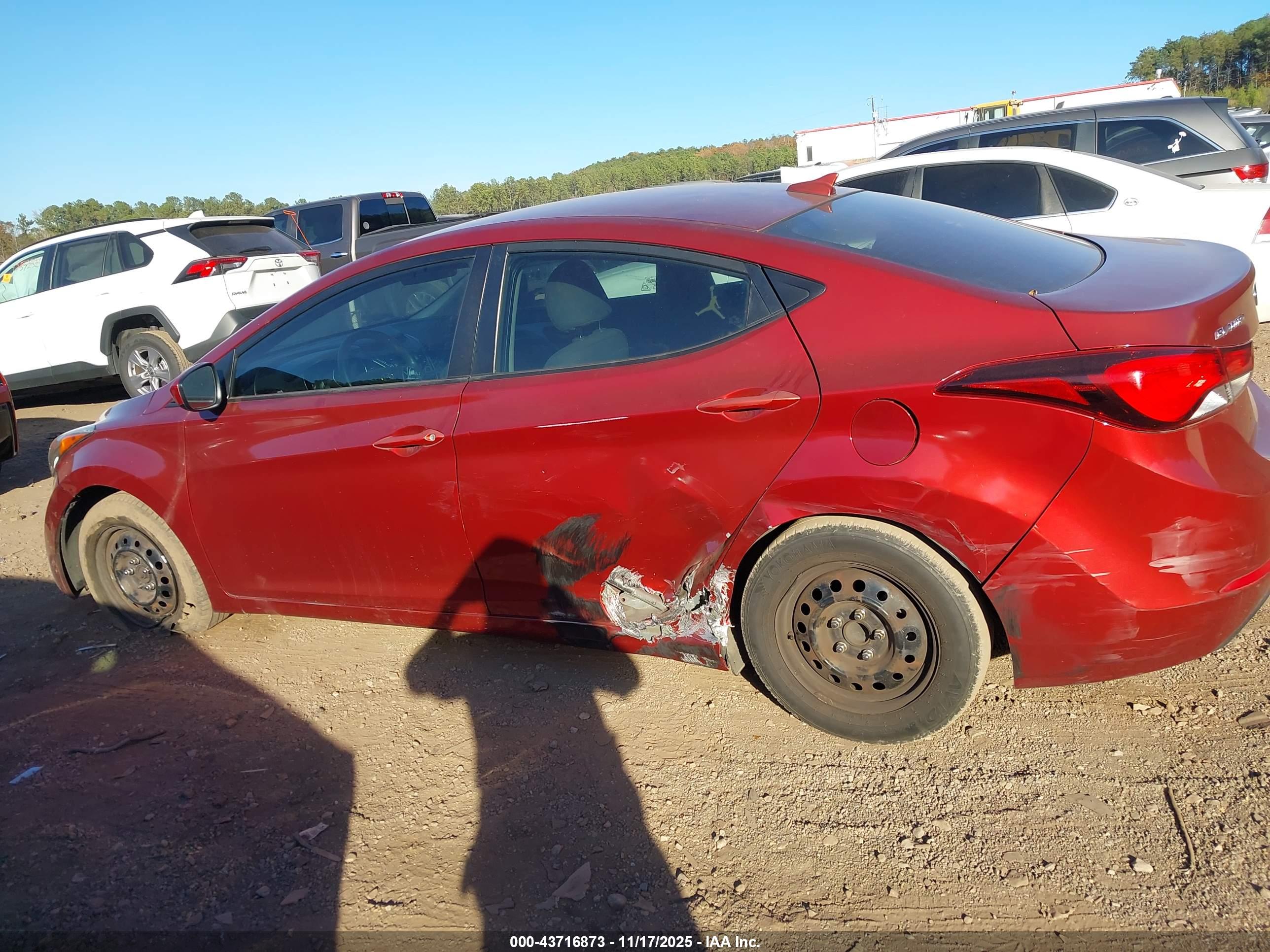 HYUNDAI ELANTRA image 6