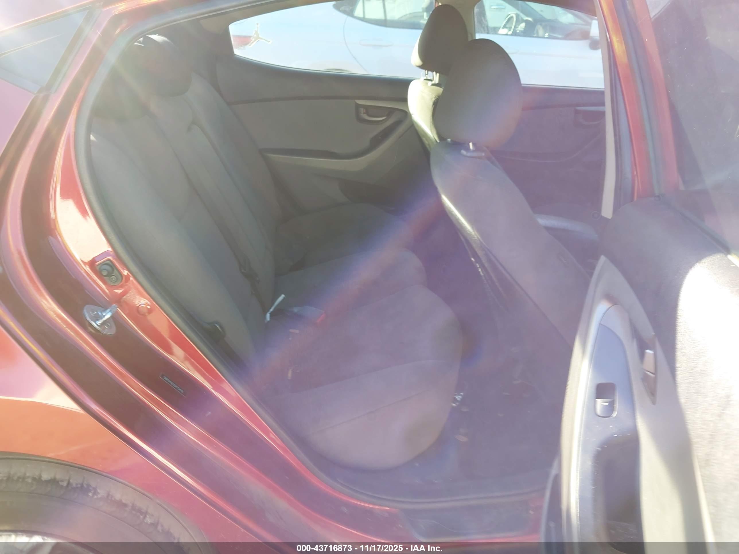 HYUNDAI ELANTRA image 8