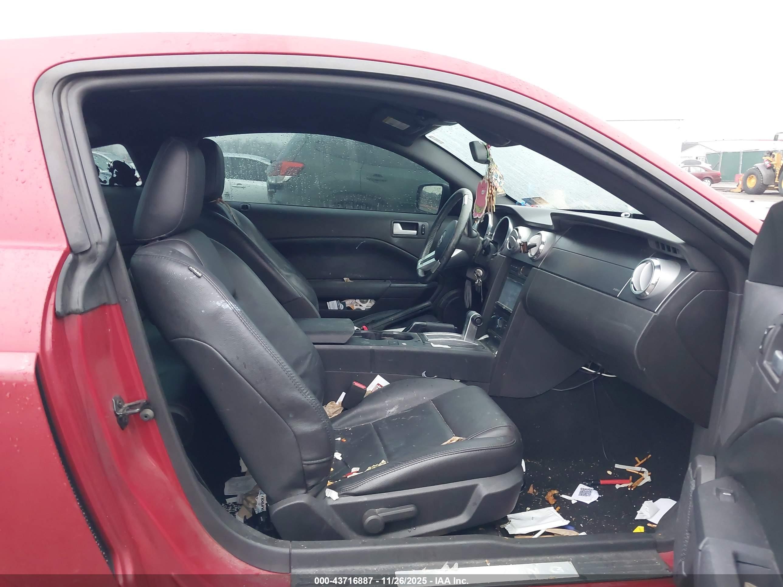 FORD MUSTANG image 5