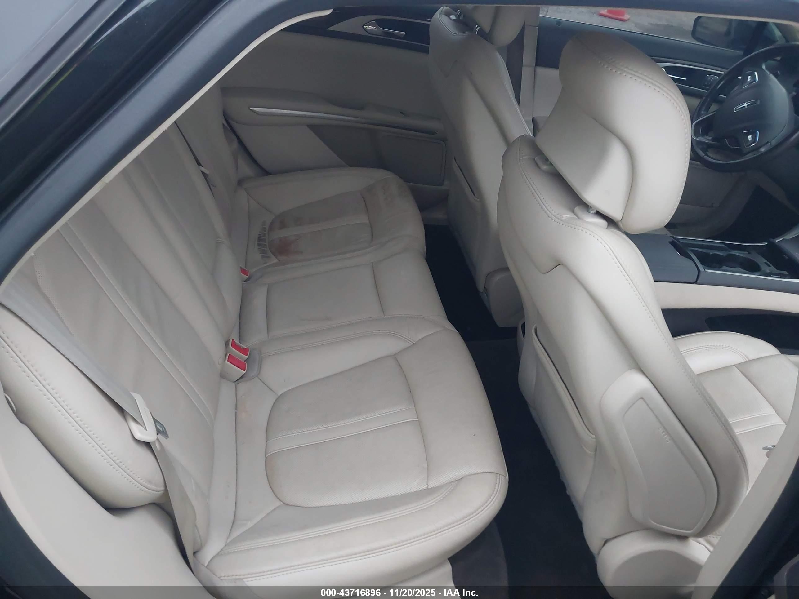 LINCOLN MKZ image 8