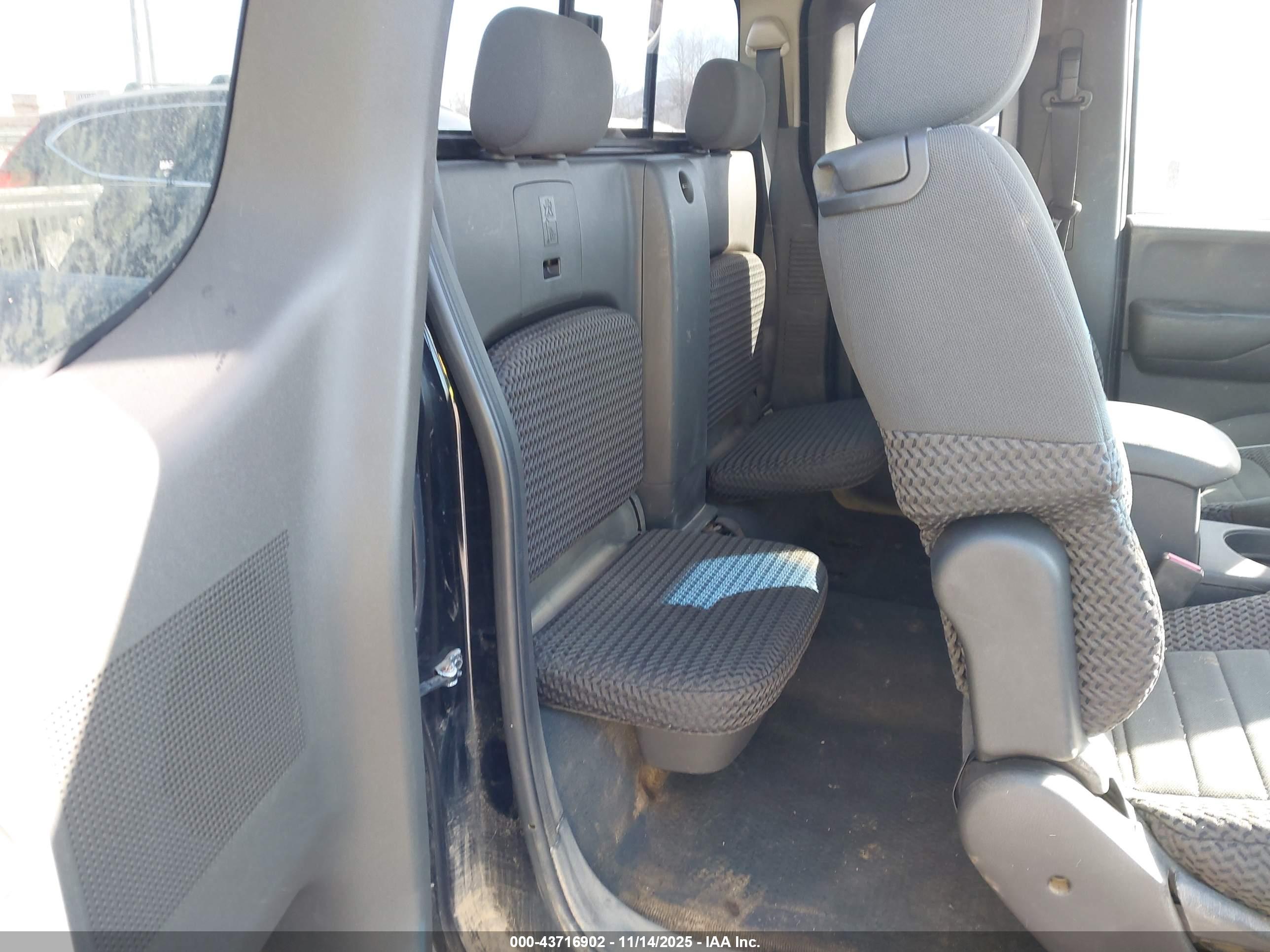 NISSAN FRONTIER image 8