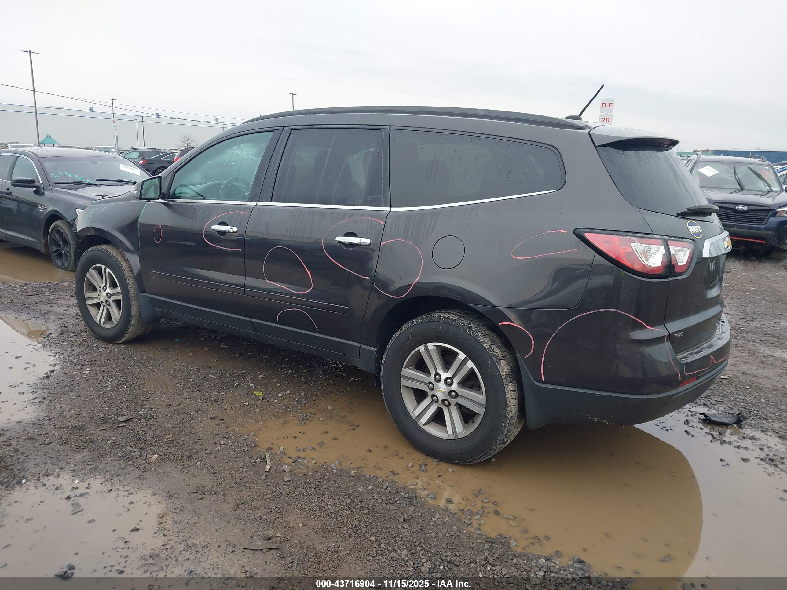 CHEVROLET TRAVERSE image 3