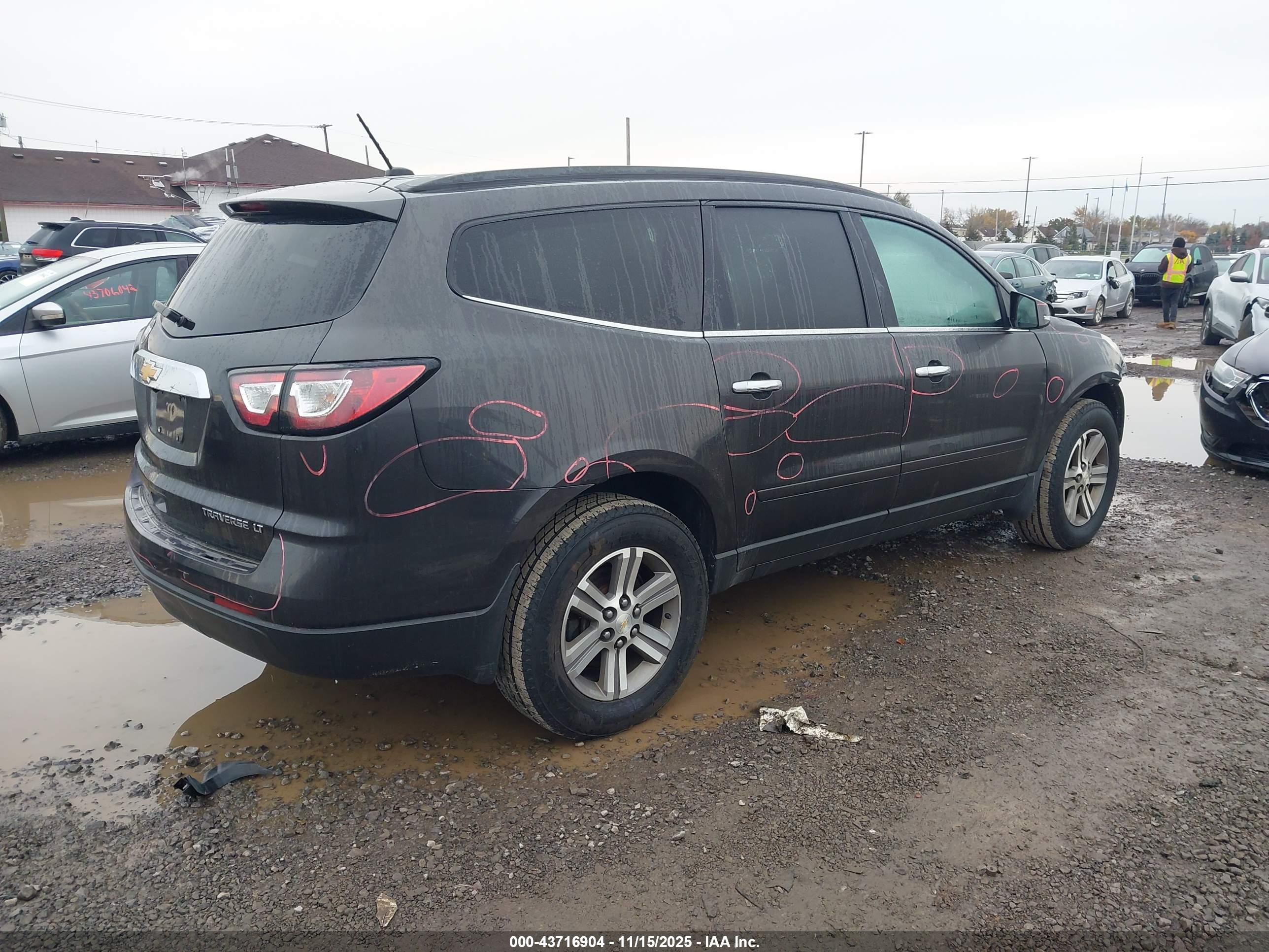 CHEVROLET TRAVERSE image 4
