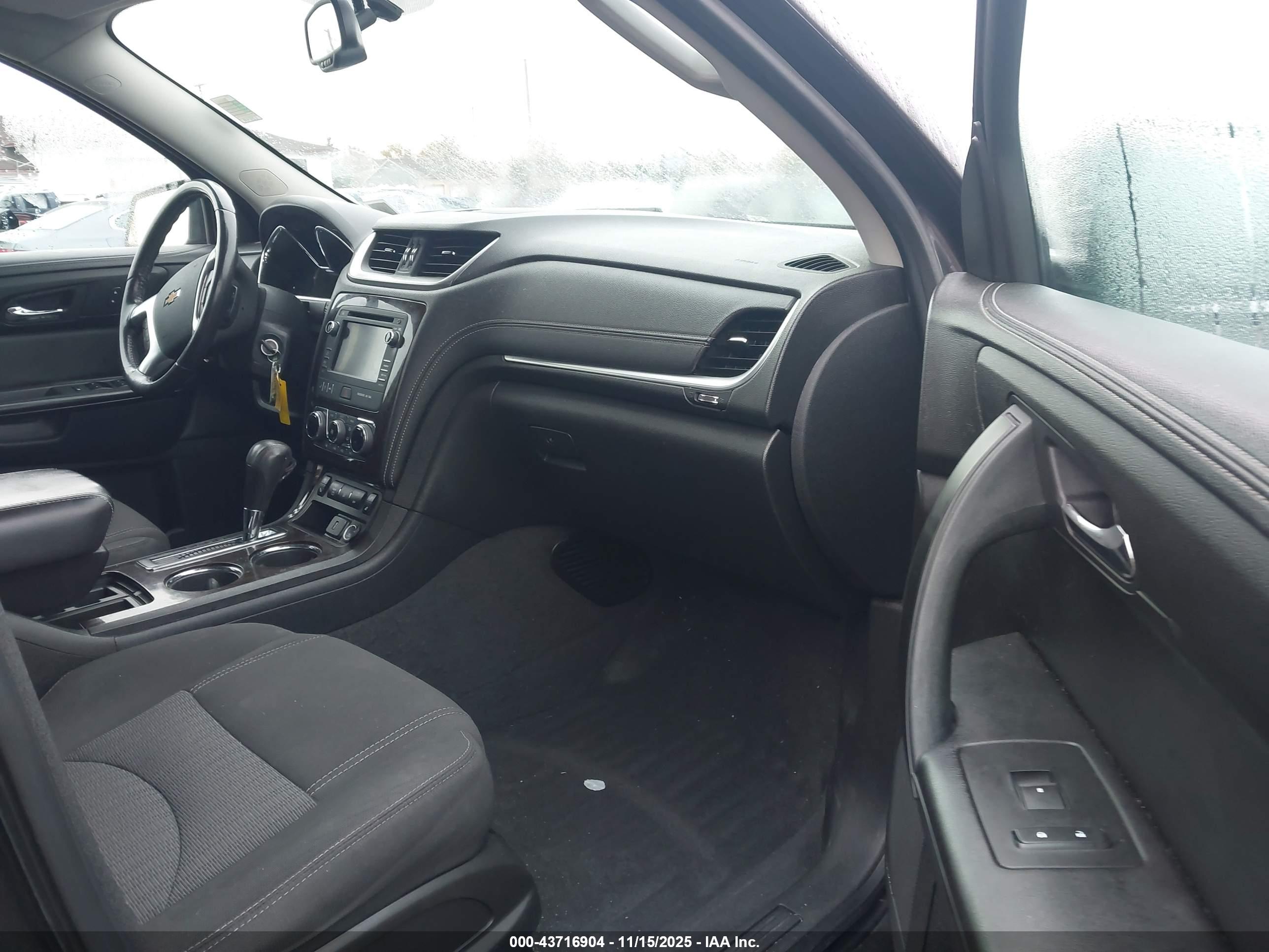 CHEVROLET TRAVERSE image 5