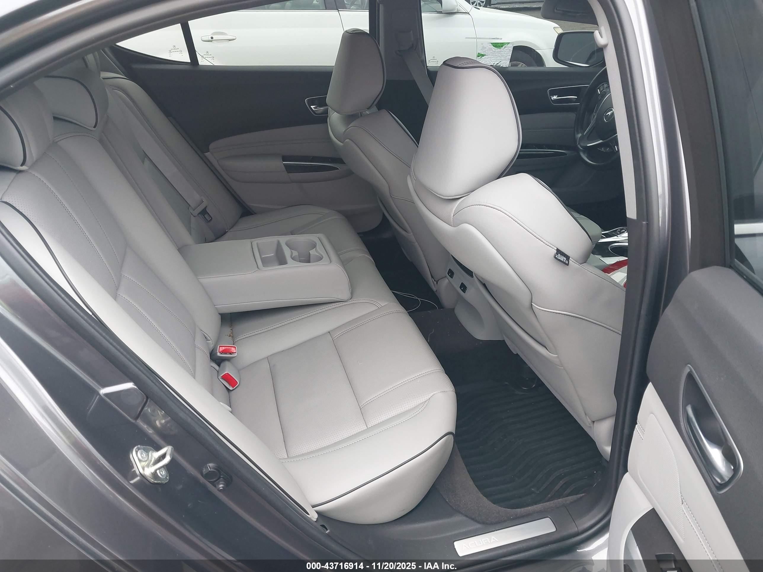 ACURA TLX image 8