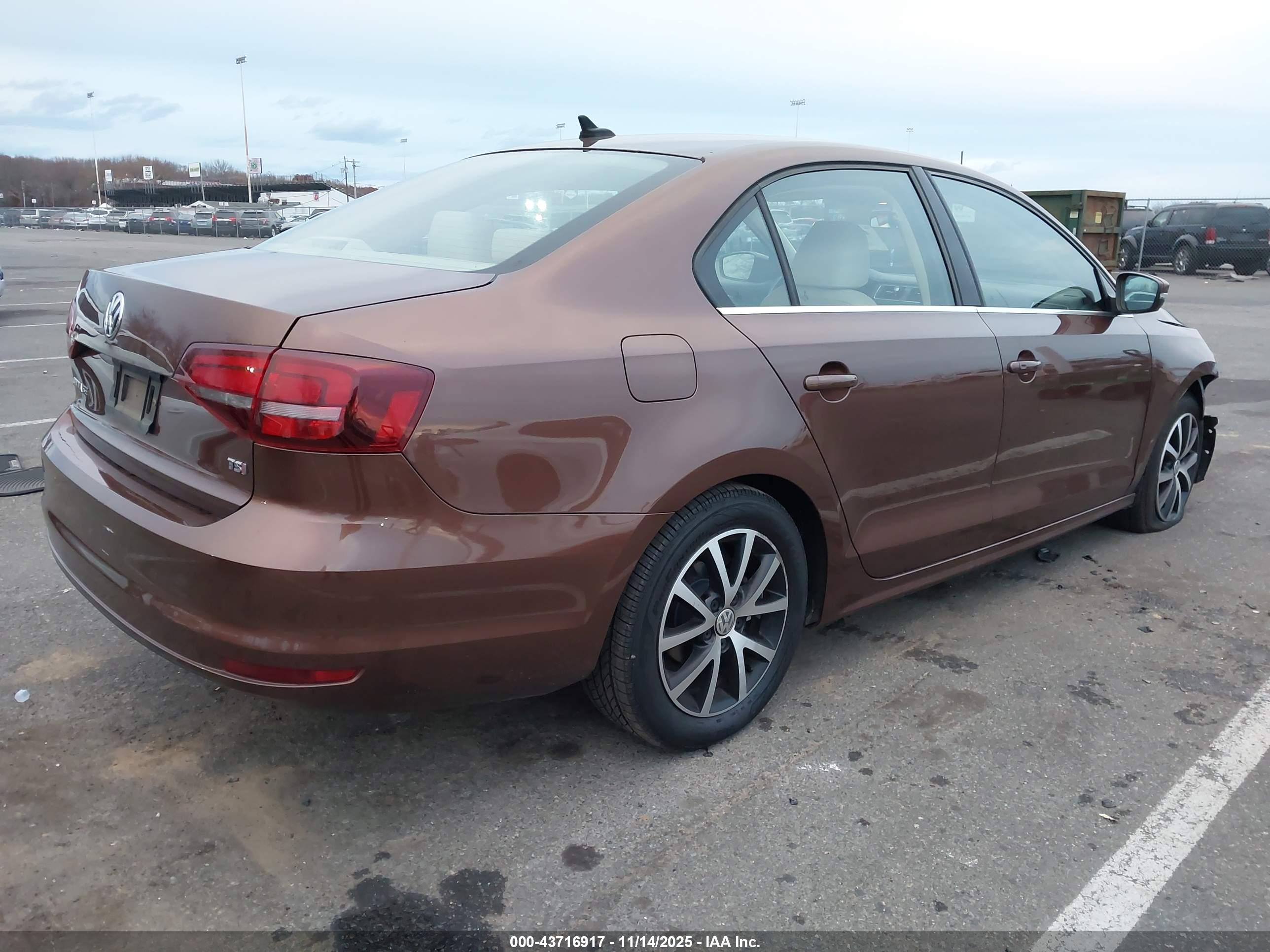 VOLKSWAGEN JETTA image 4