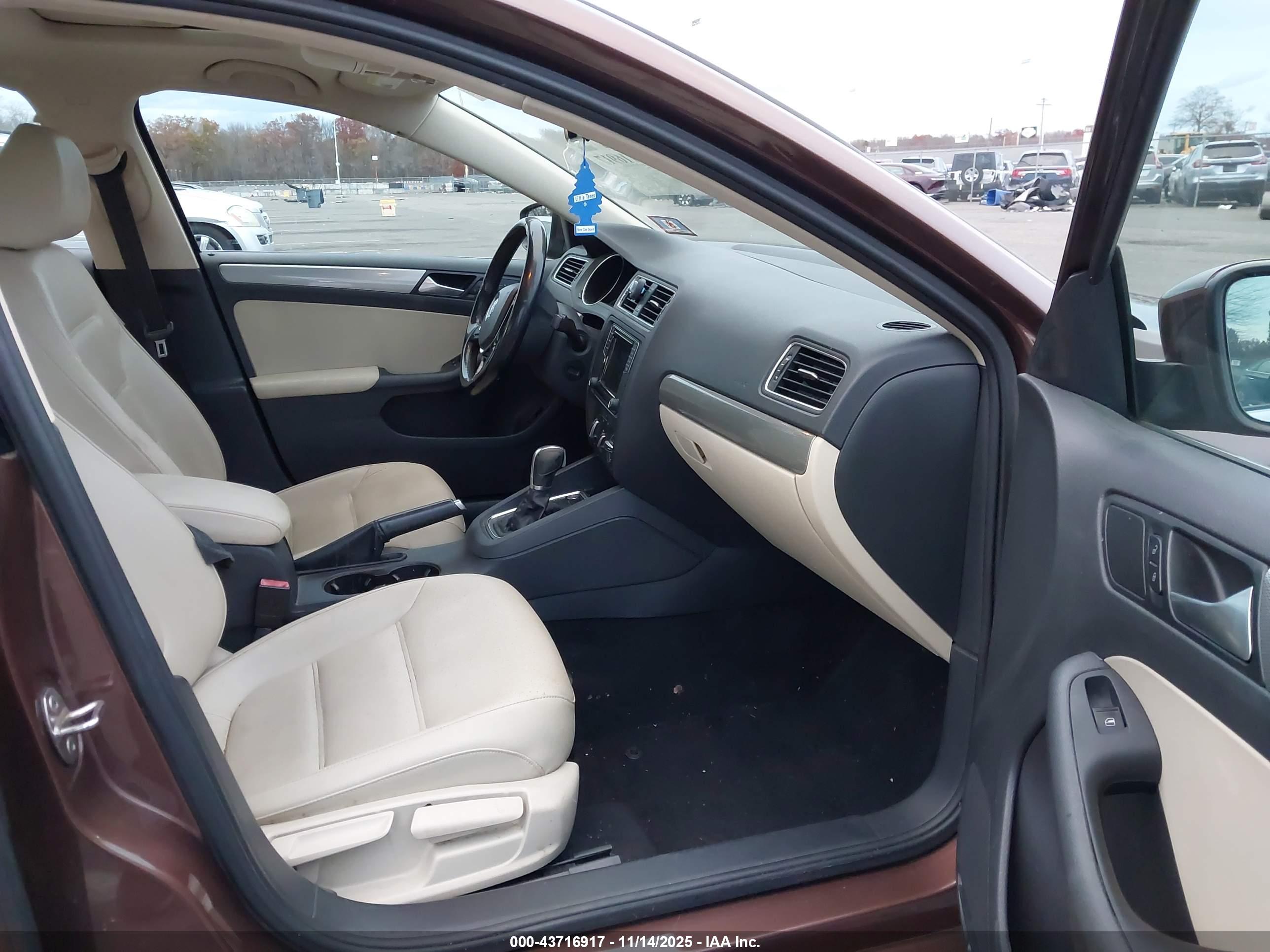 VOLKSWAGEN JETTA image 5