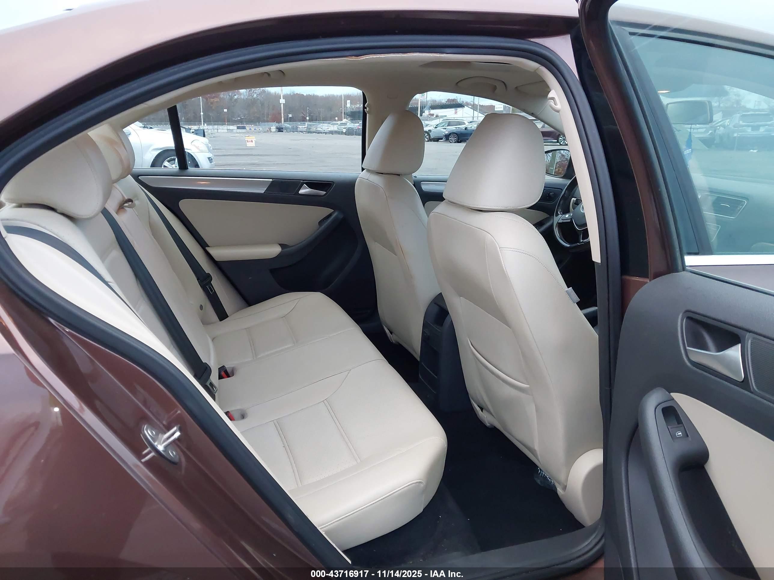 VOLKSWAGEN JETTA image 8
