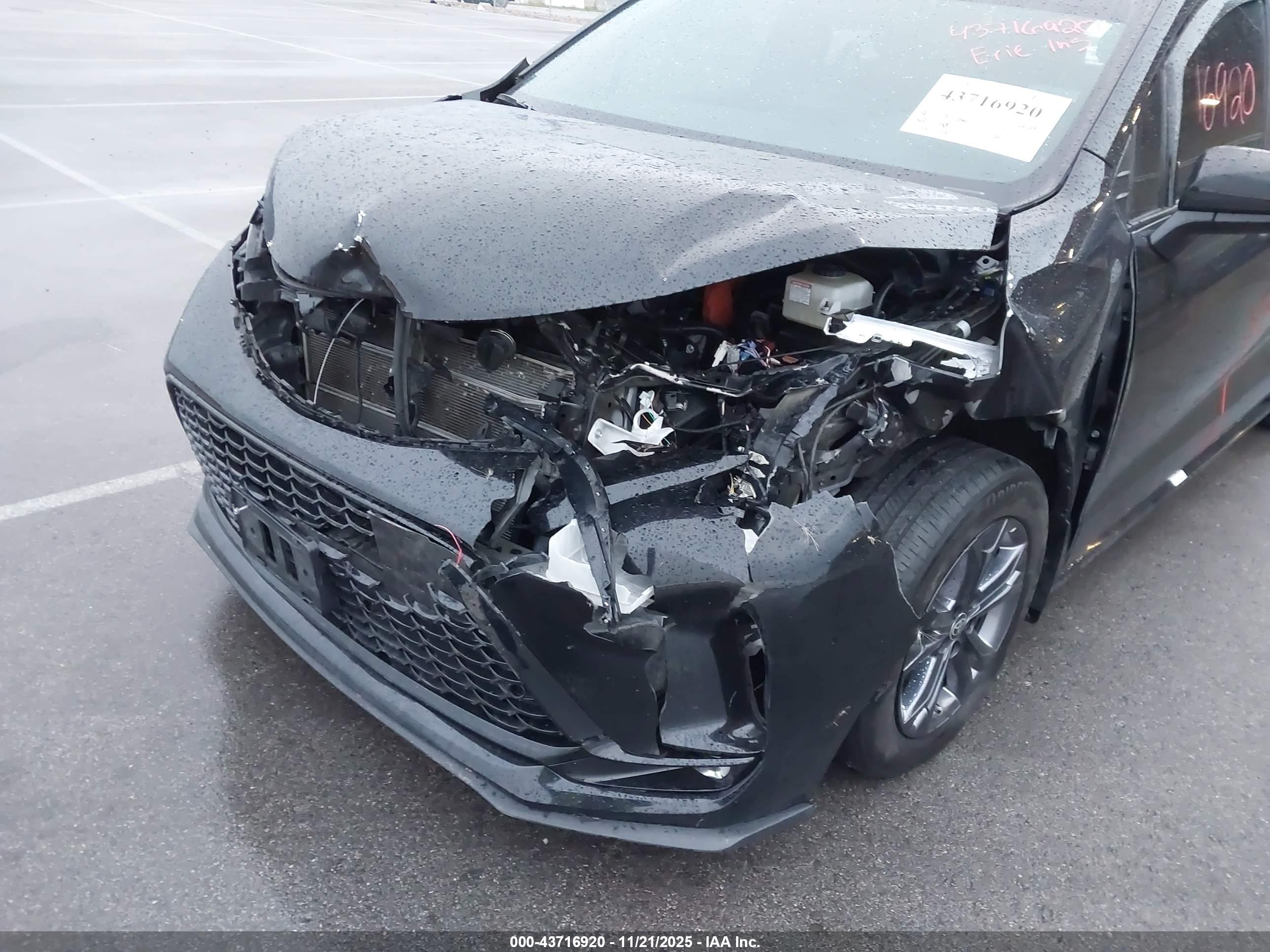 TOYOTA SIENNA image 6