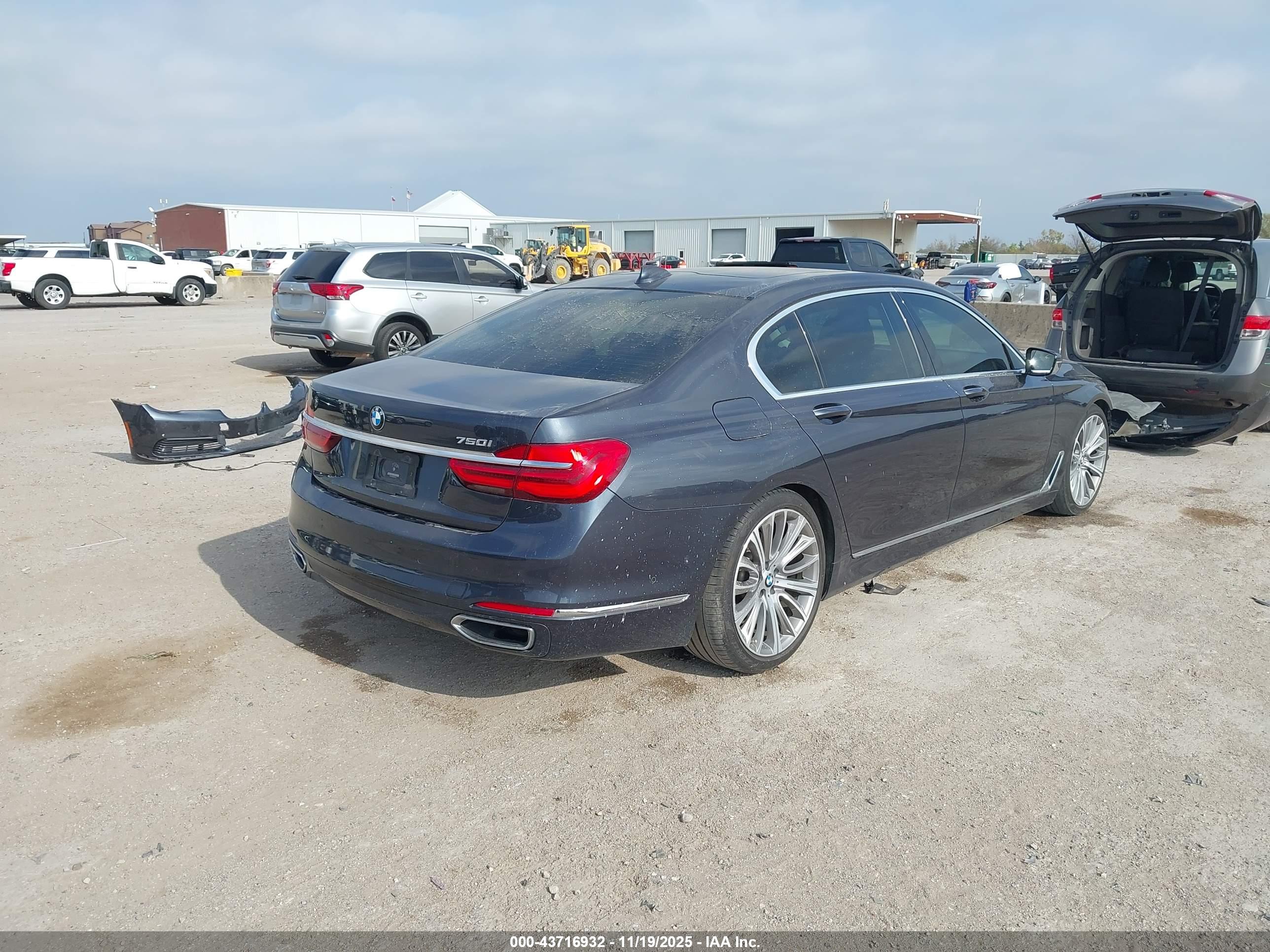 BMW 750I image 4