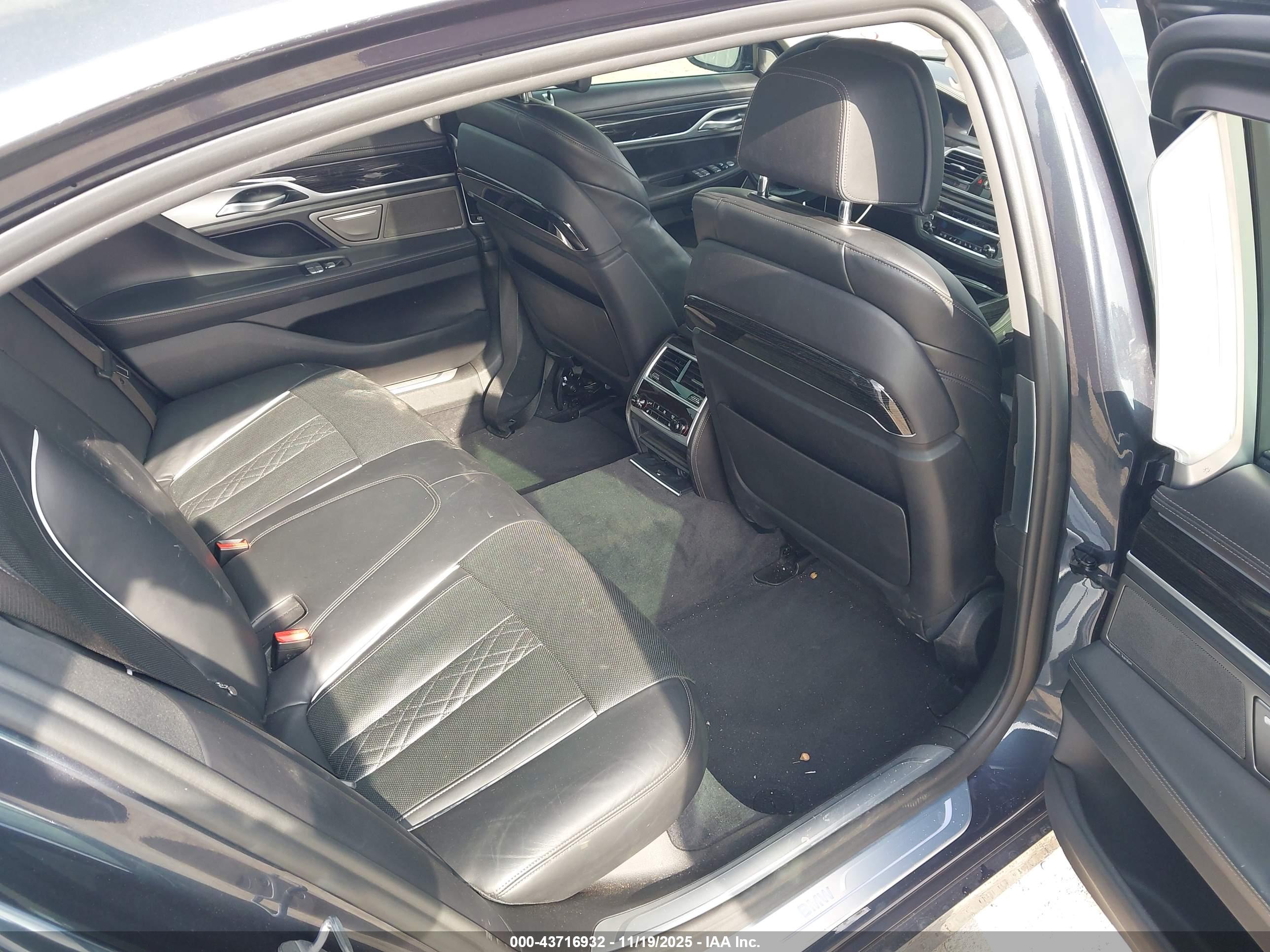 BMW 750I image 8