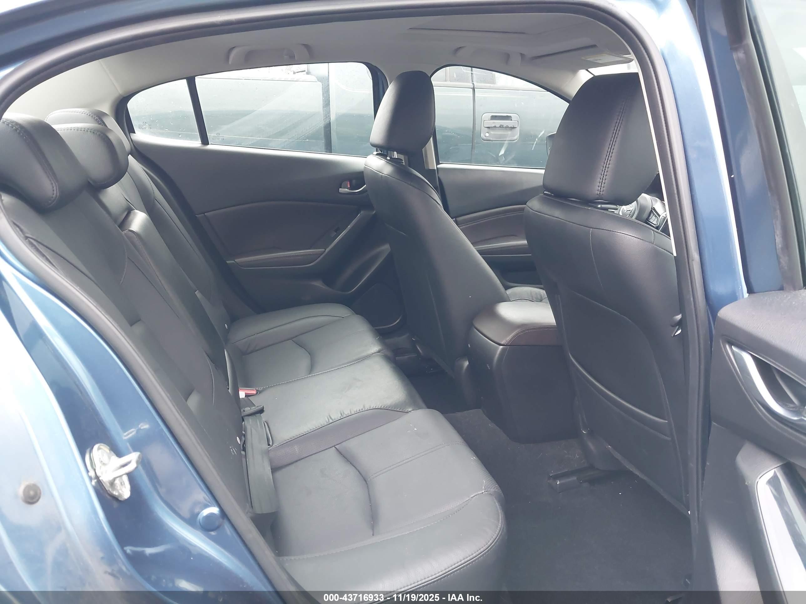 MAZDA MAZDA3 image 8