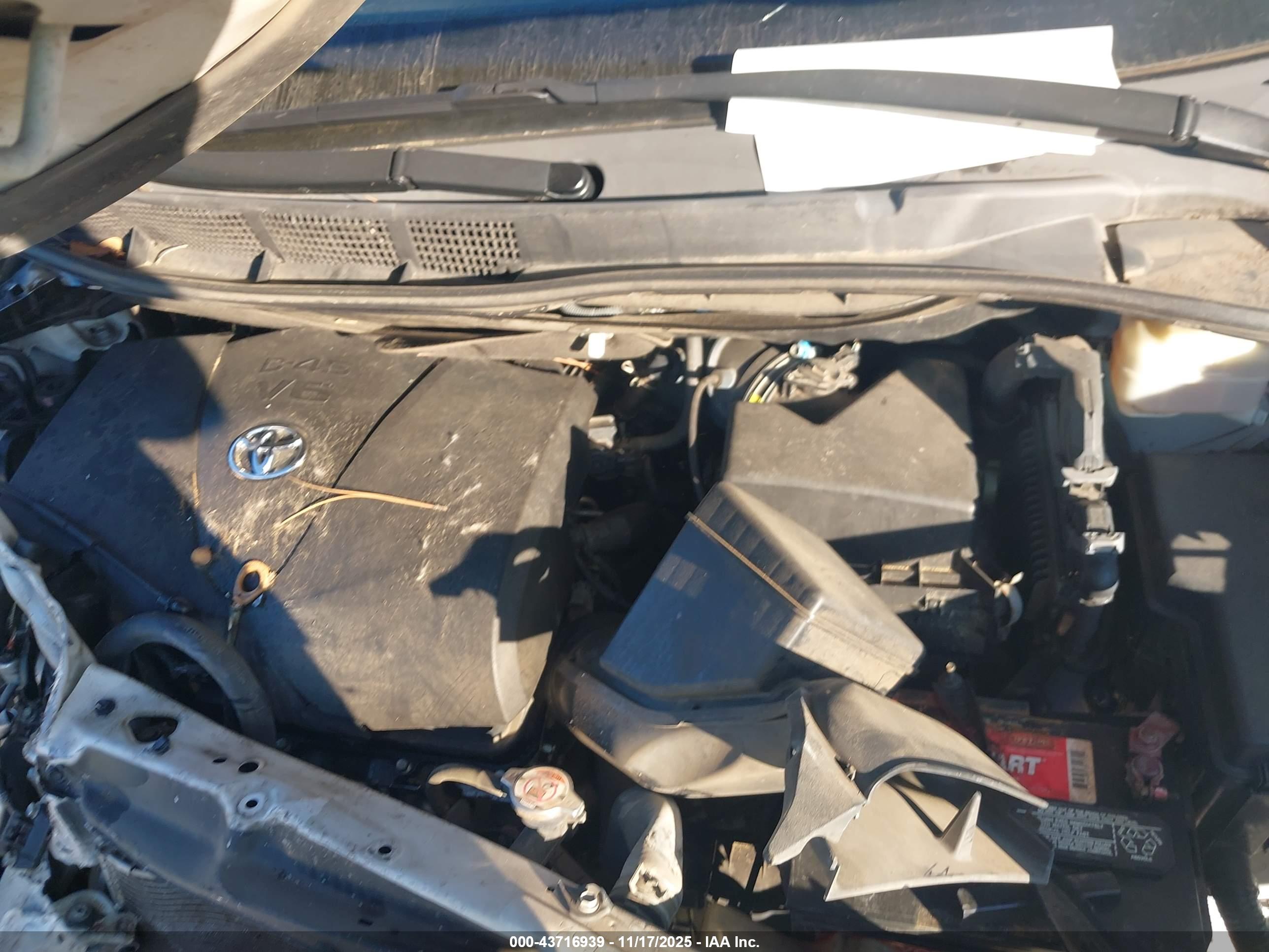 TOYOTA SIENNA image 10
