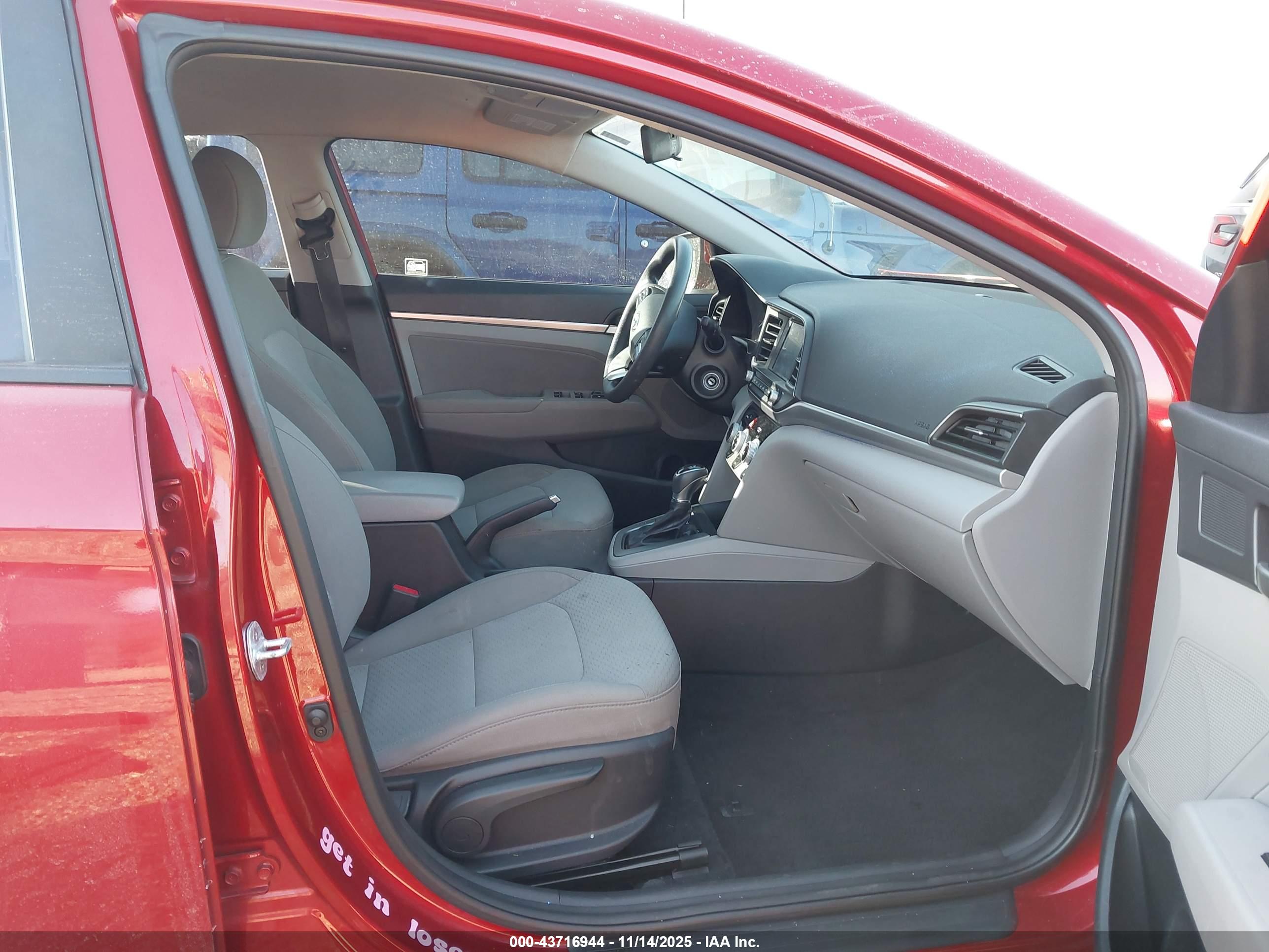 HYUNDAI ELANTRA image 5