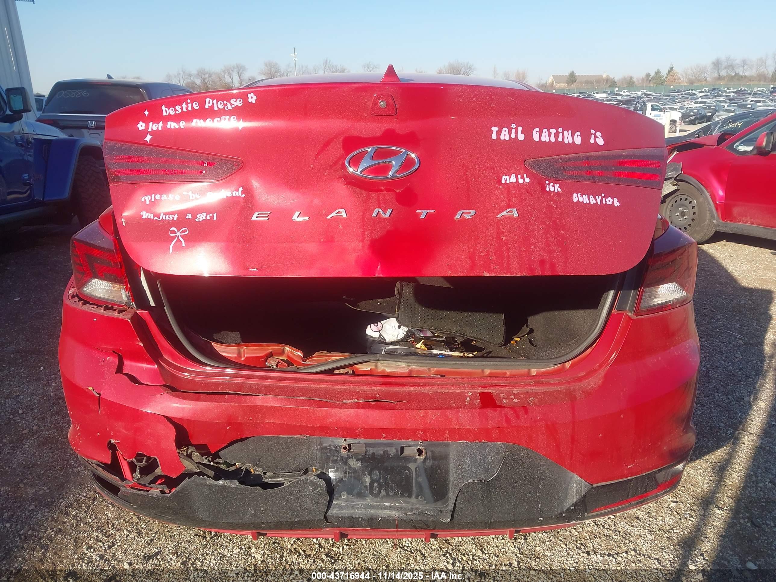 HYUNDAI ELANTRA image 6