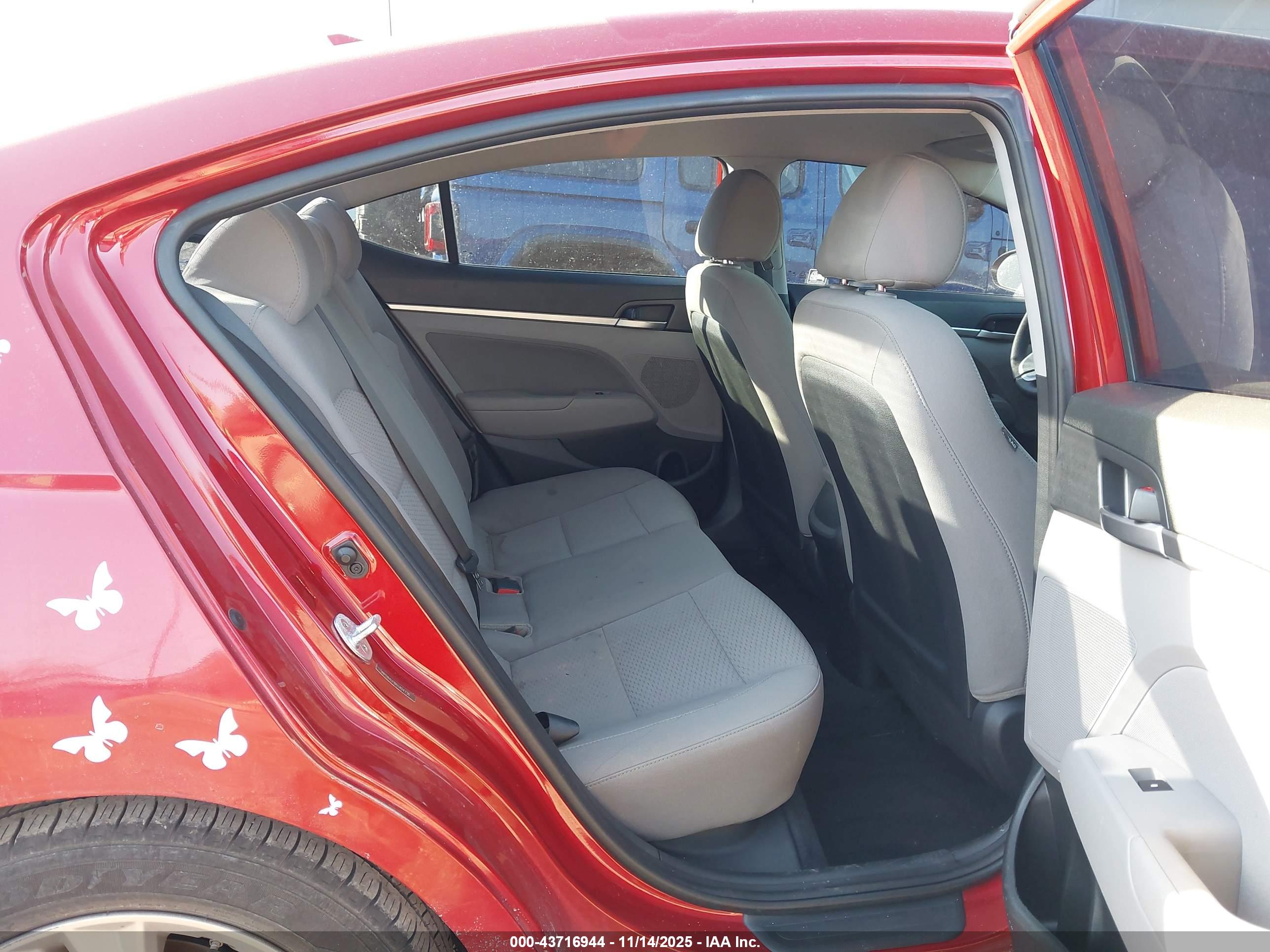 HYUNDAI ELANTRA image 8