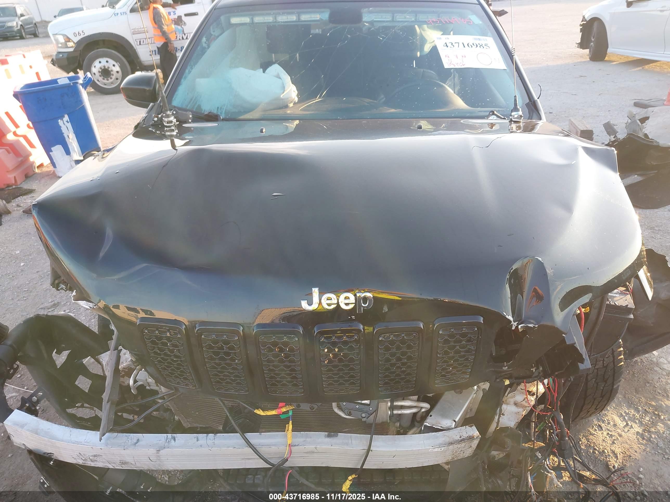 JEEP CHEROKEE image 10