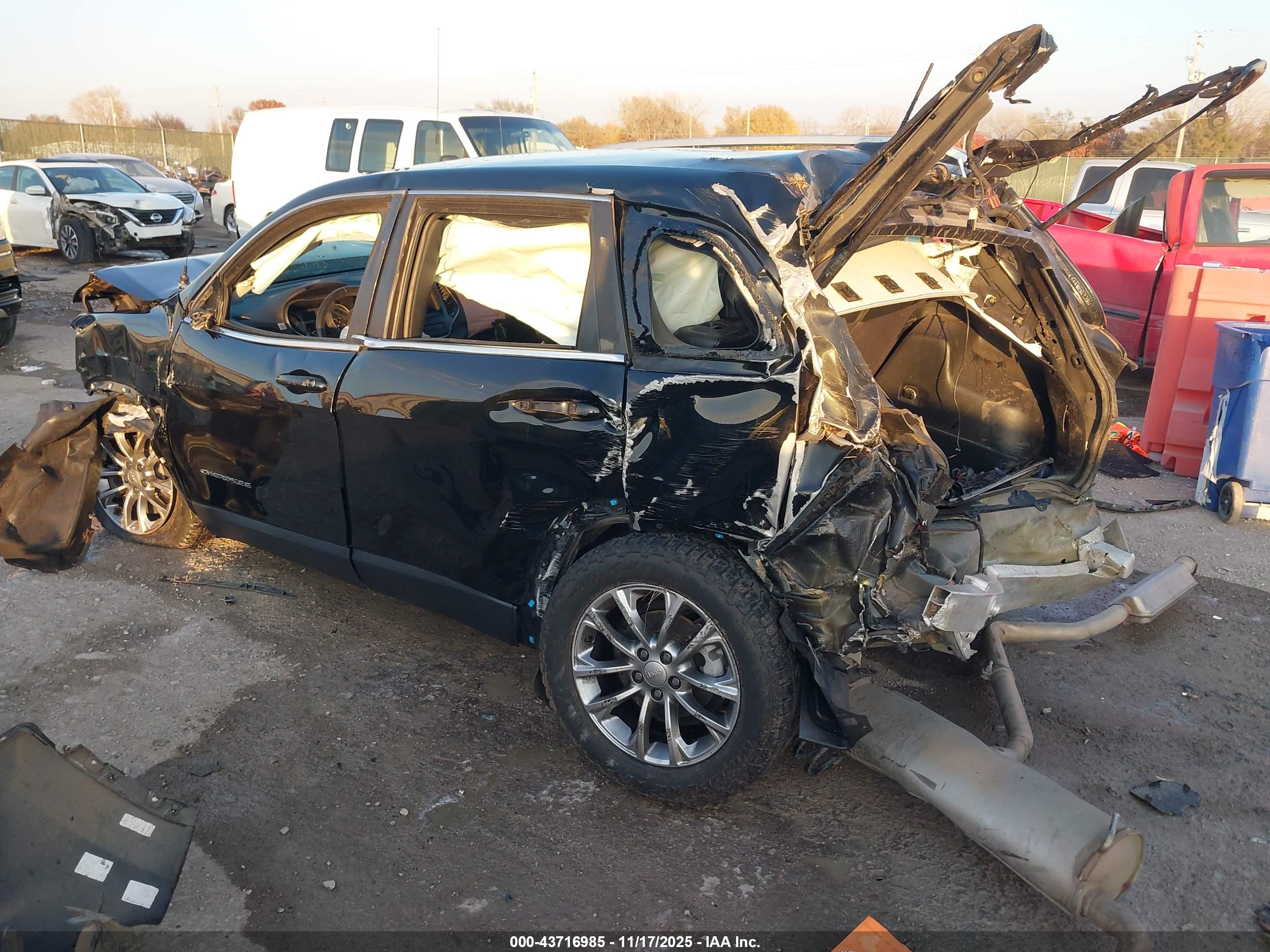 JEEP CHEROKEE image 3