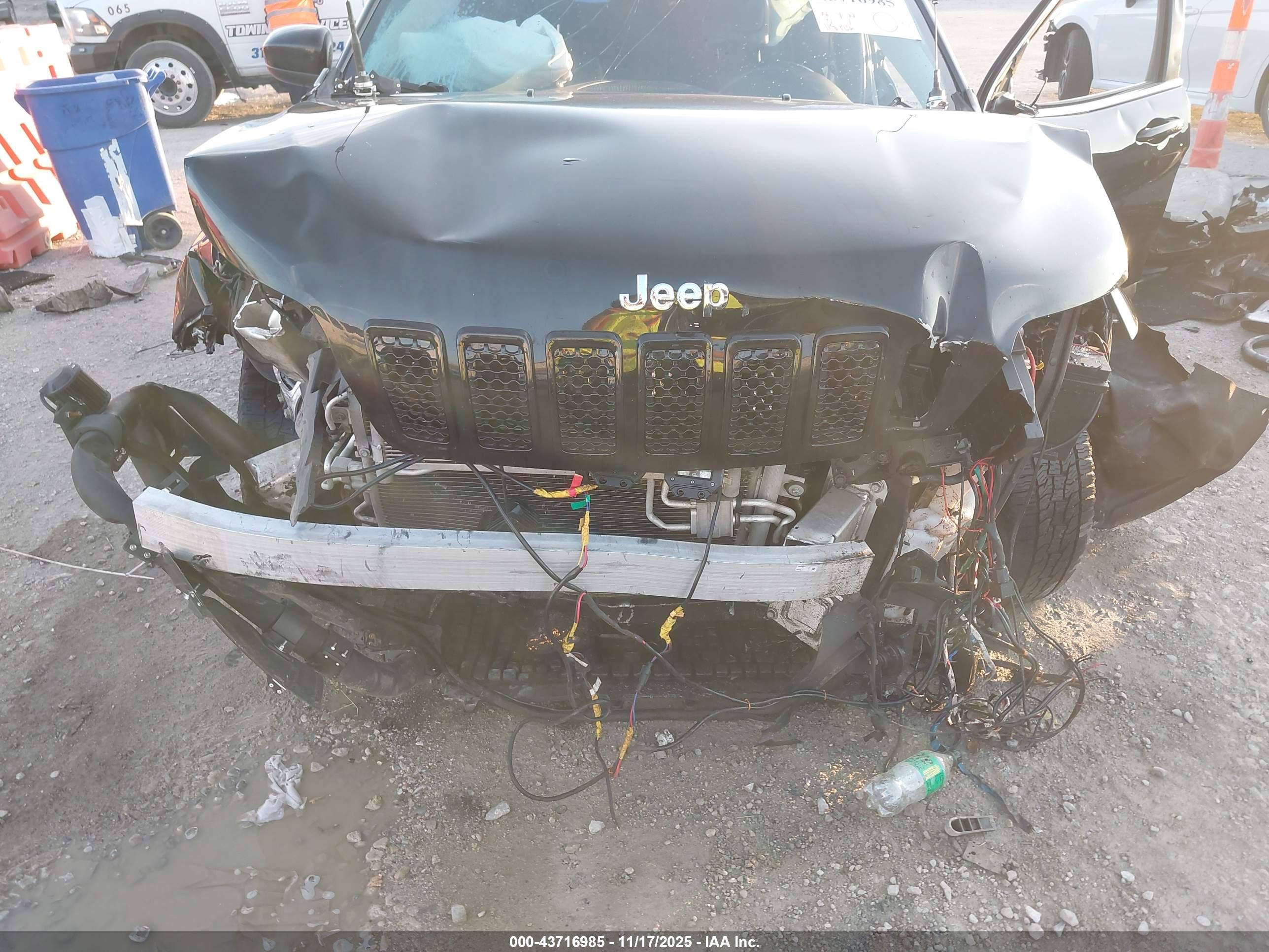 JEEP CHEROKEE image 6