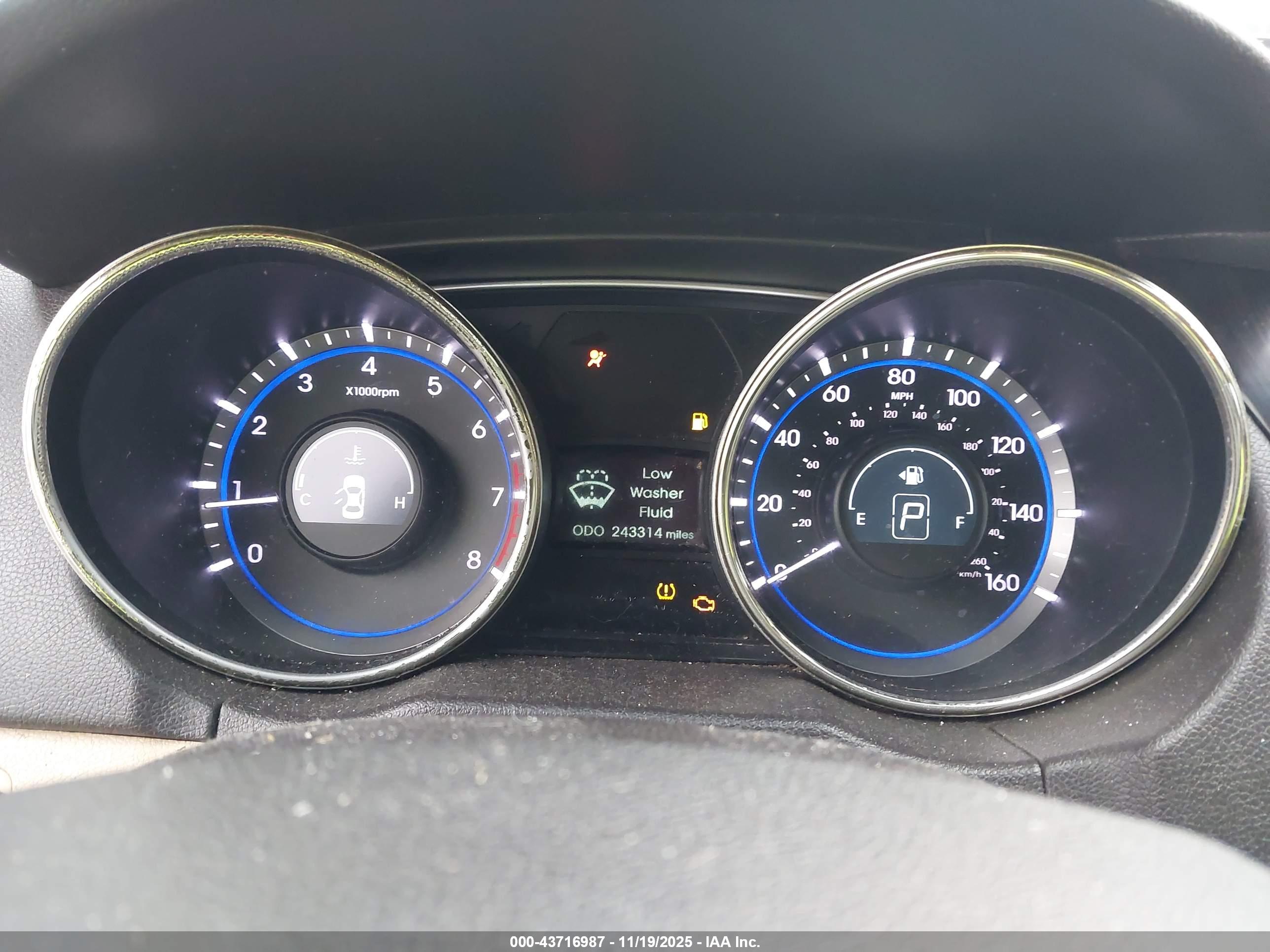 HYUNDAI SONATA image 7