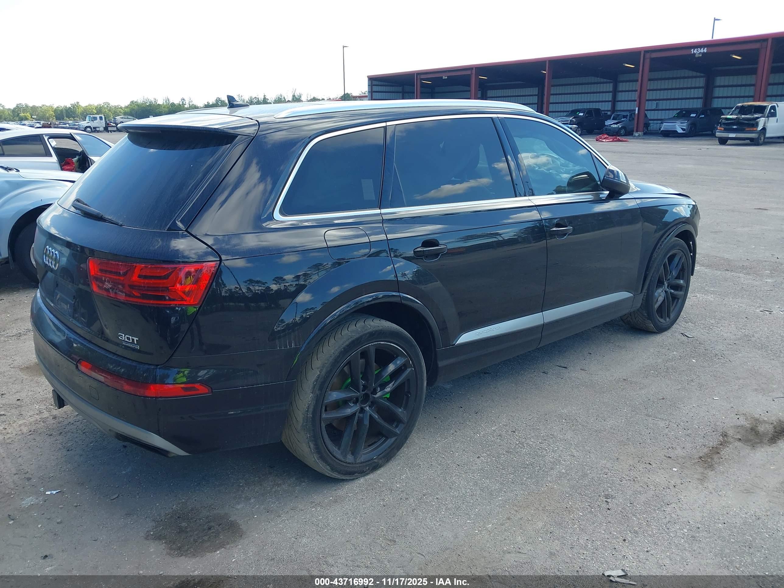 AUDI Q7 image 4