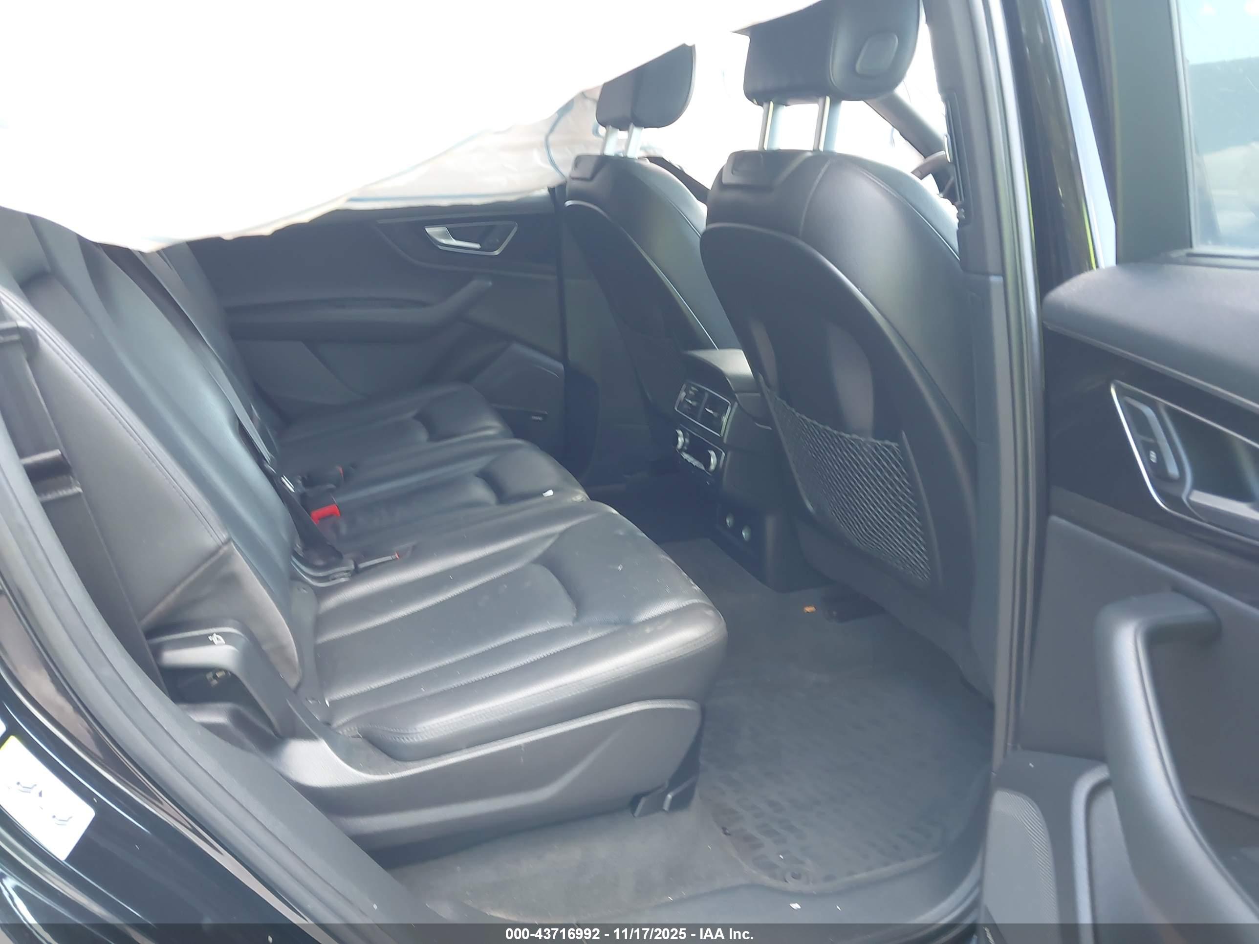 AUDI Q7 image 8