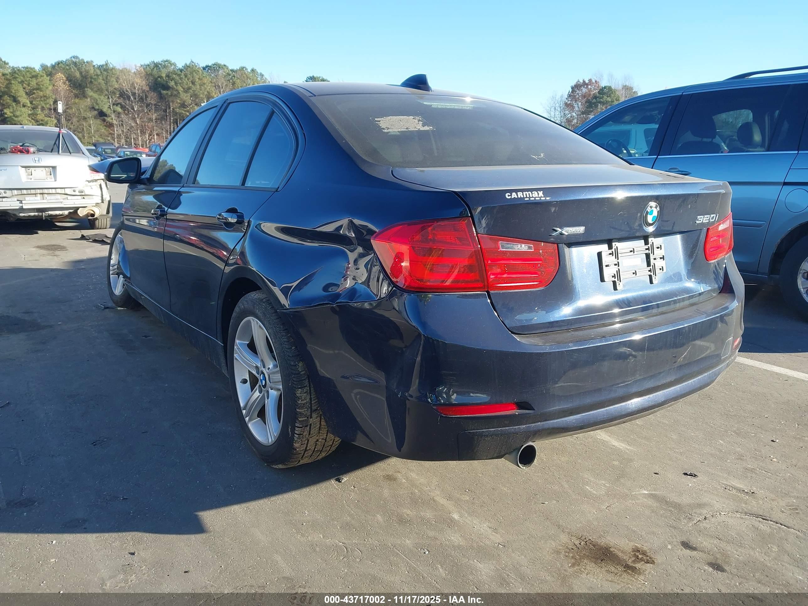 BMW 320I image 3