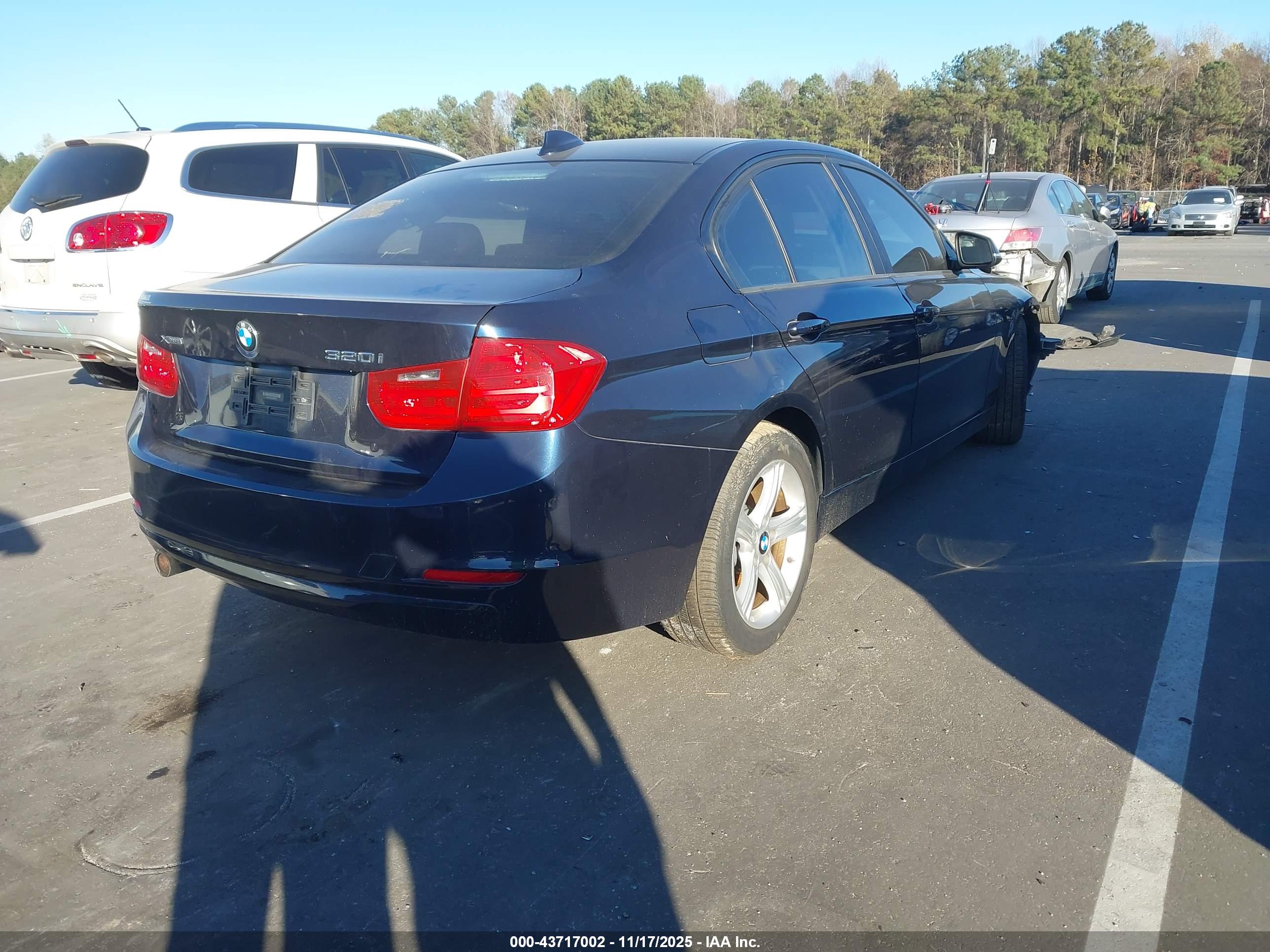 BMW 320I image 4