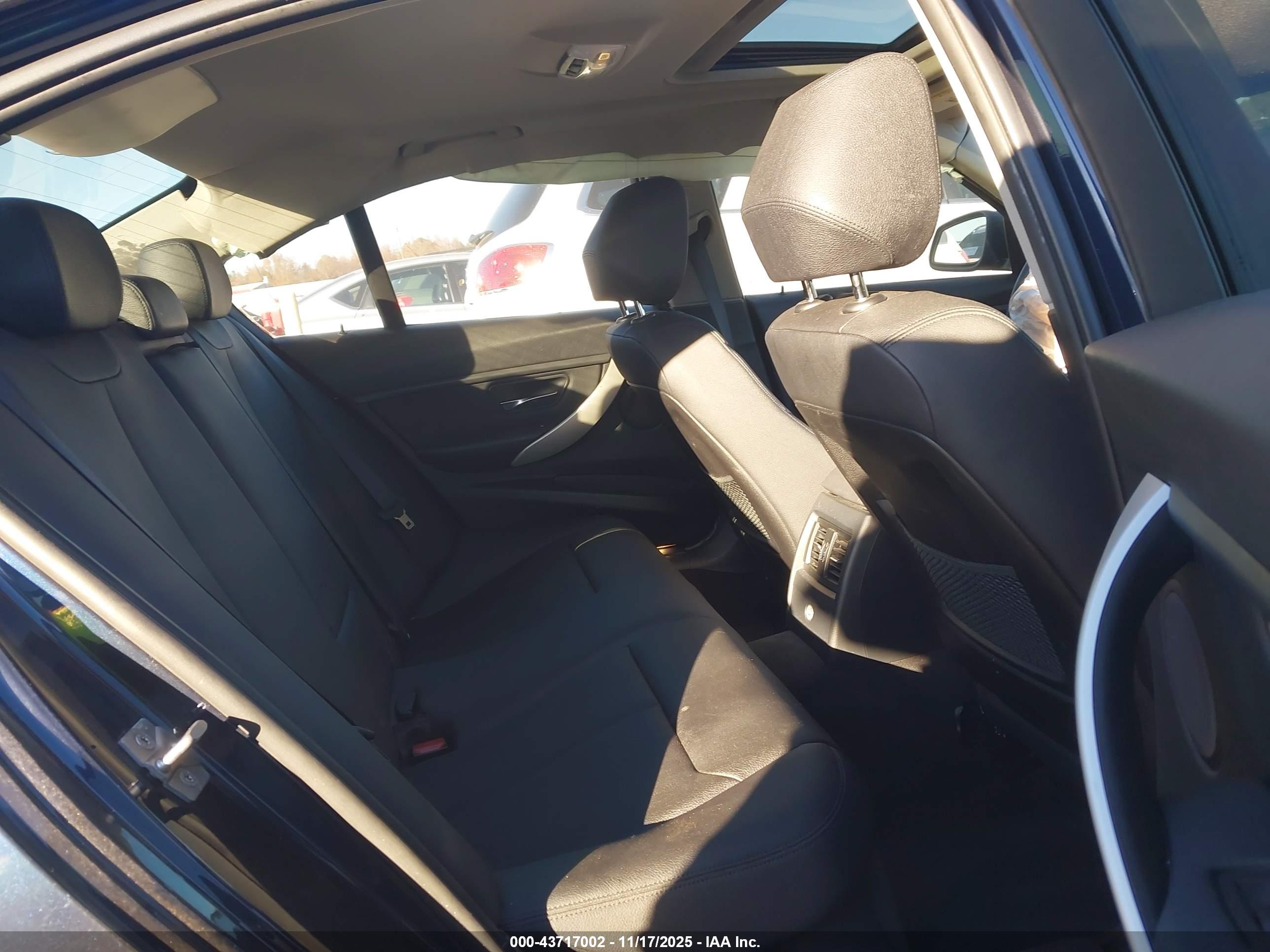 BMW 320I image 8