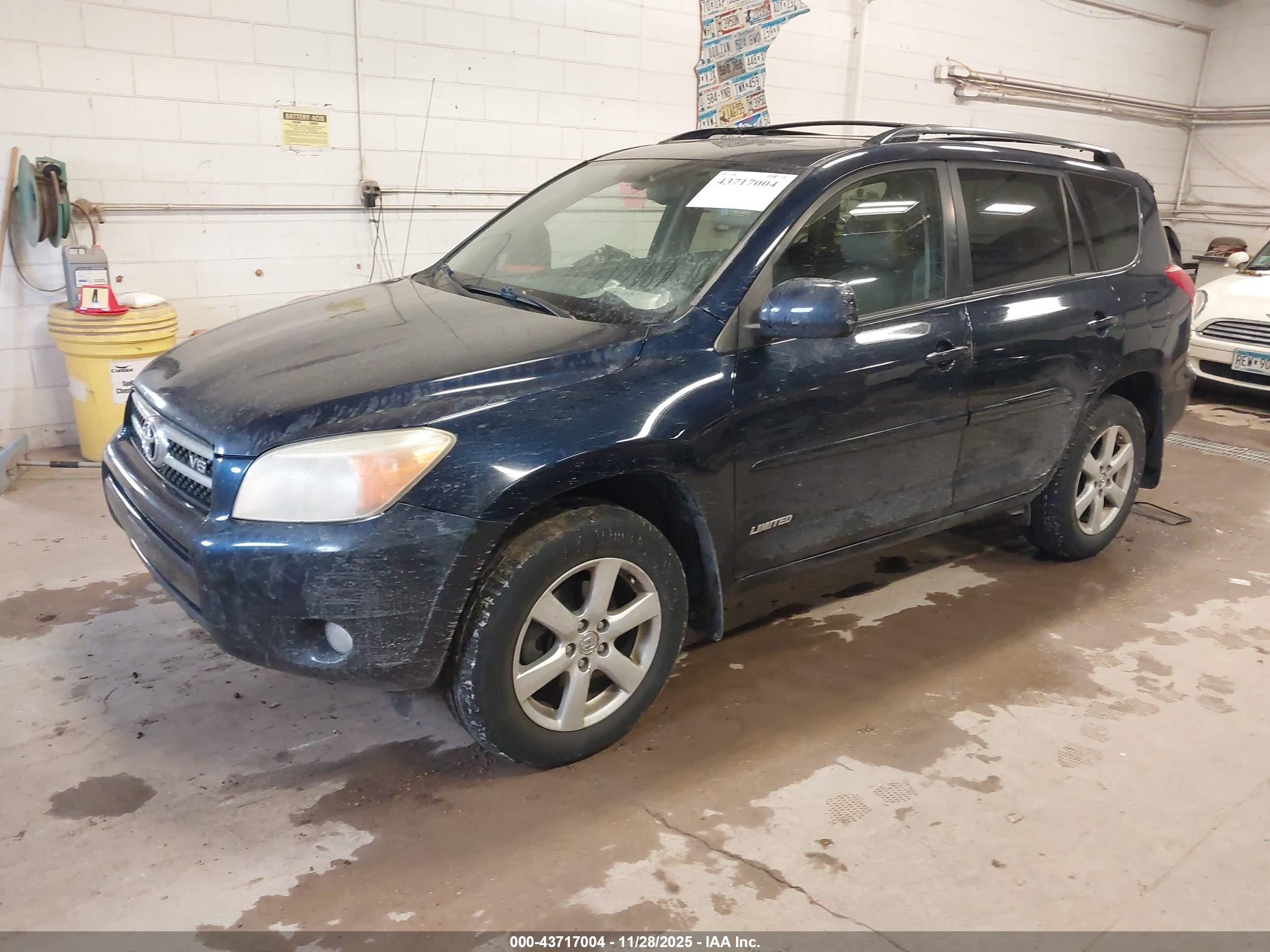 TOYOTA RAV4 image 2