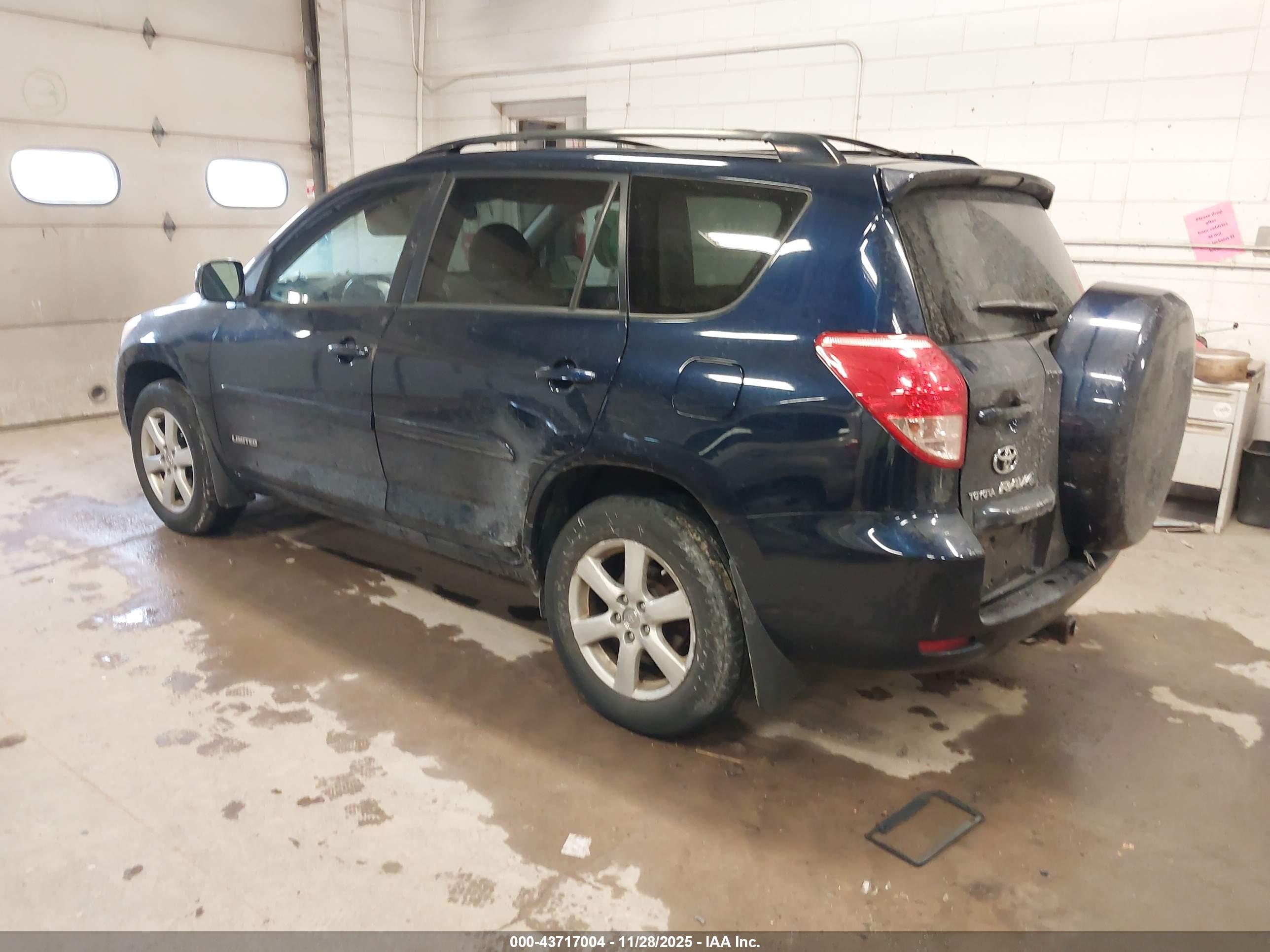 TOYOTA RAV4 image 3