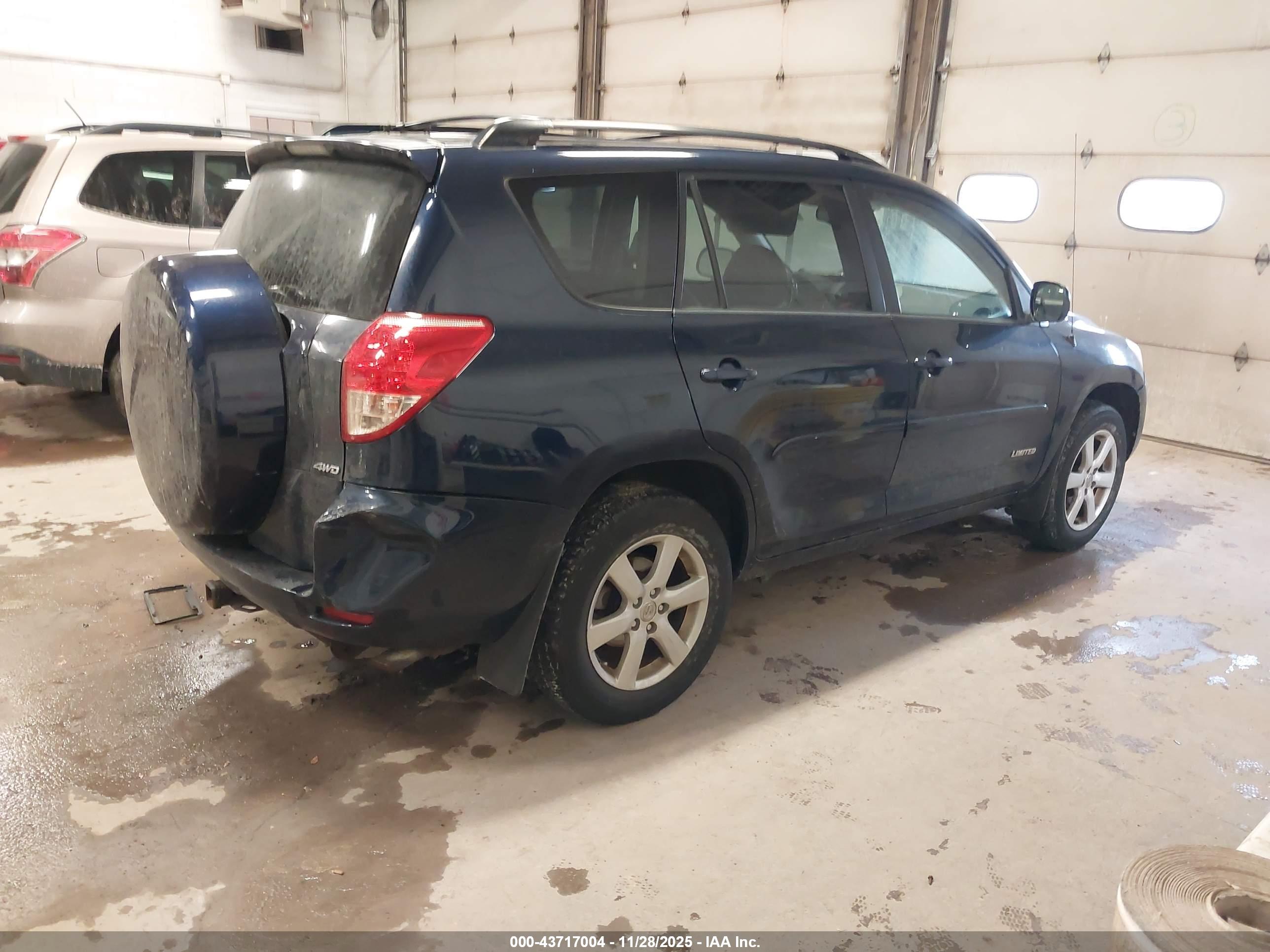 TOYOTA RAV4 image 4