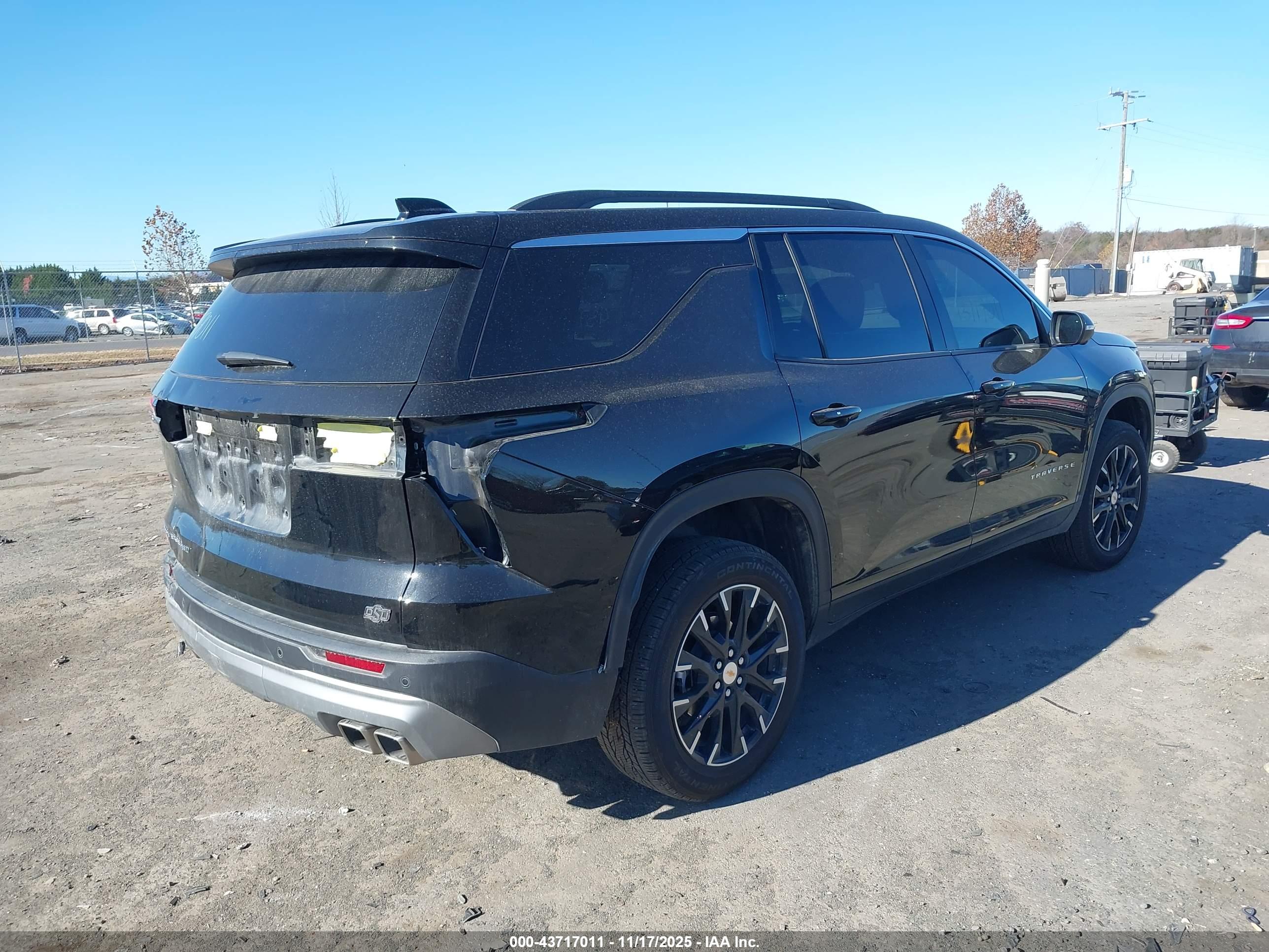 CHEVROLET TRAVERSE image 4
