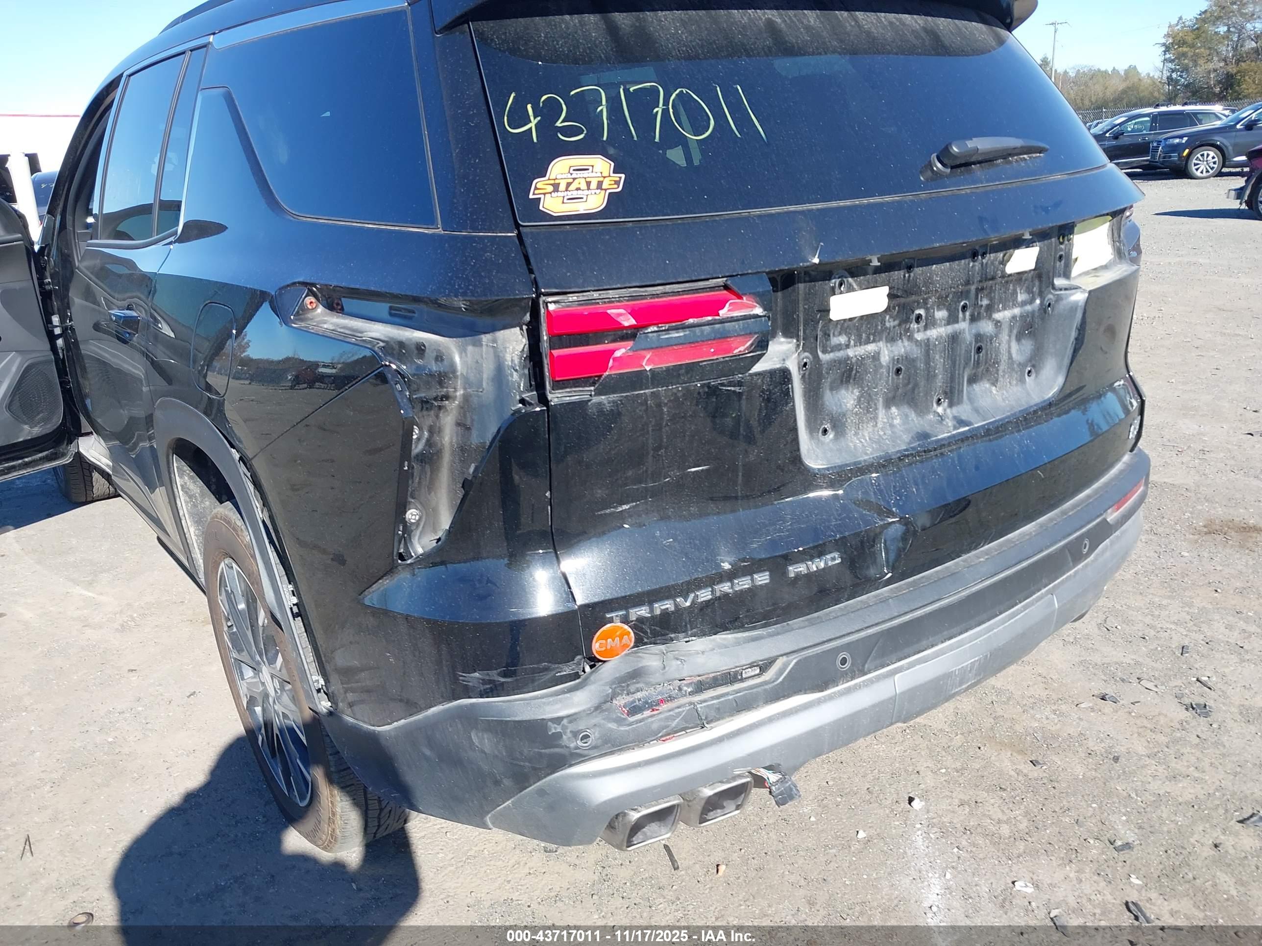 CHEVROLET TRAVERSE image 6