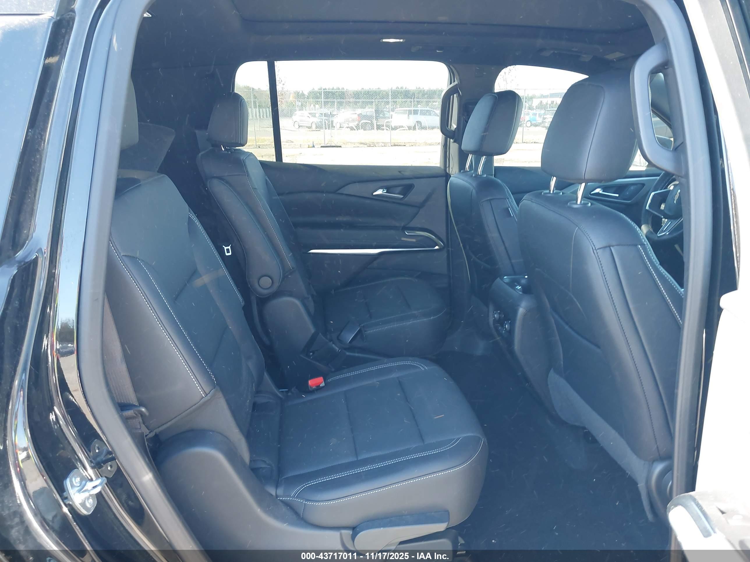CHEVROLET TRAVERSE image 8