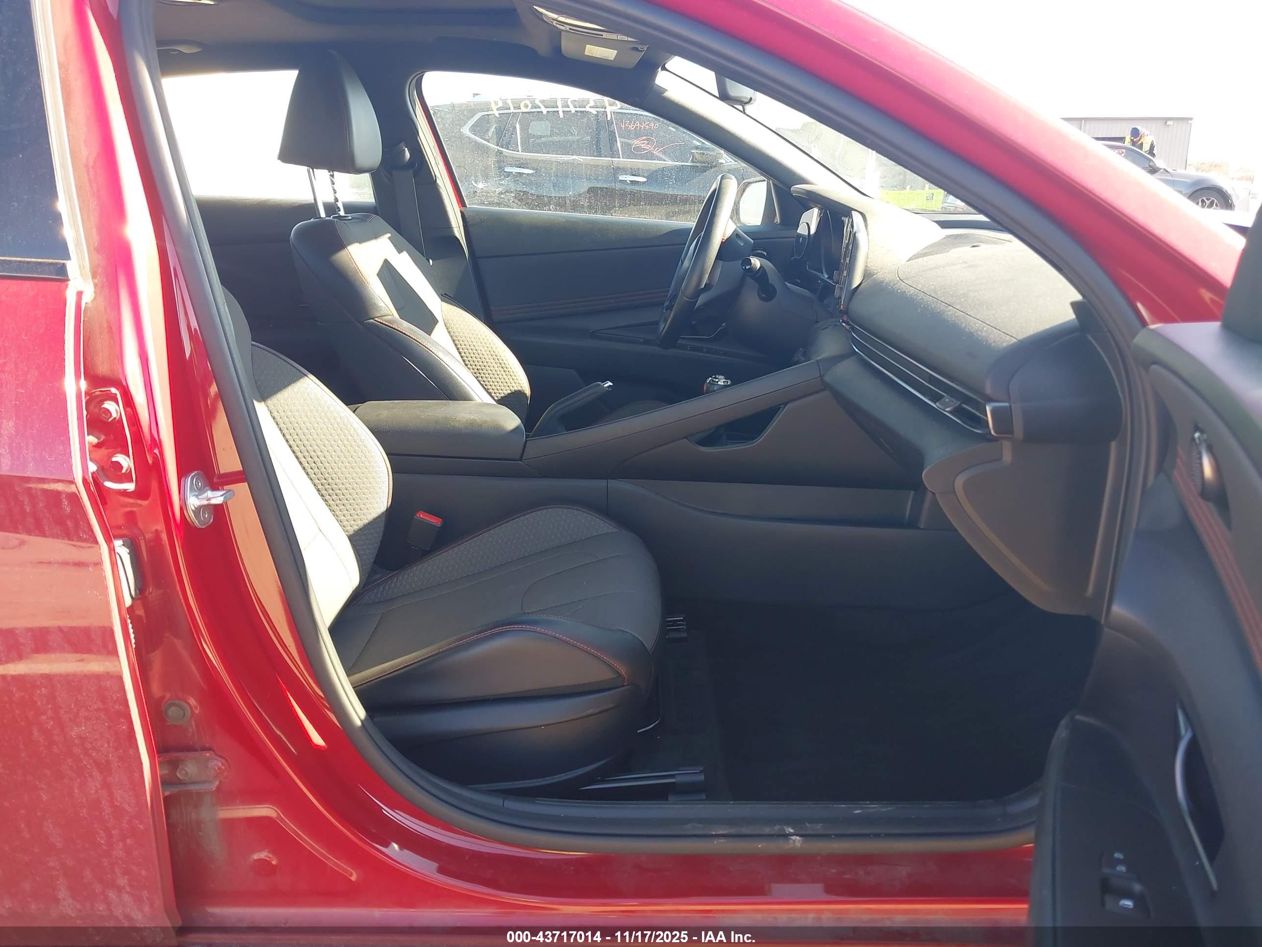 HYUNDAI ELANTRA image 5