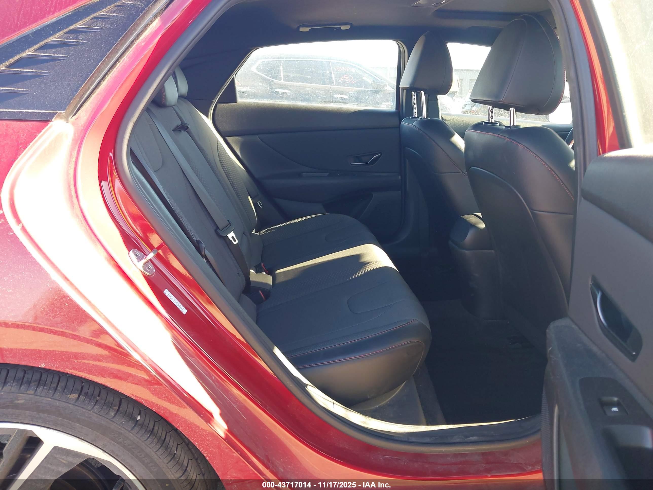 HYUNDAI ELANTRA image 8