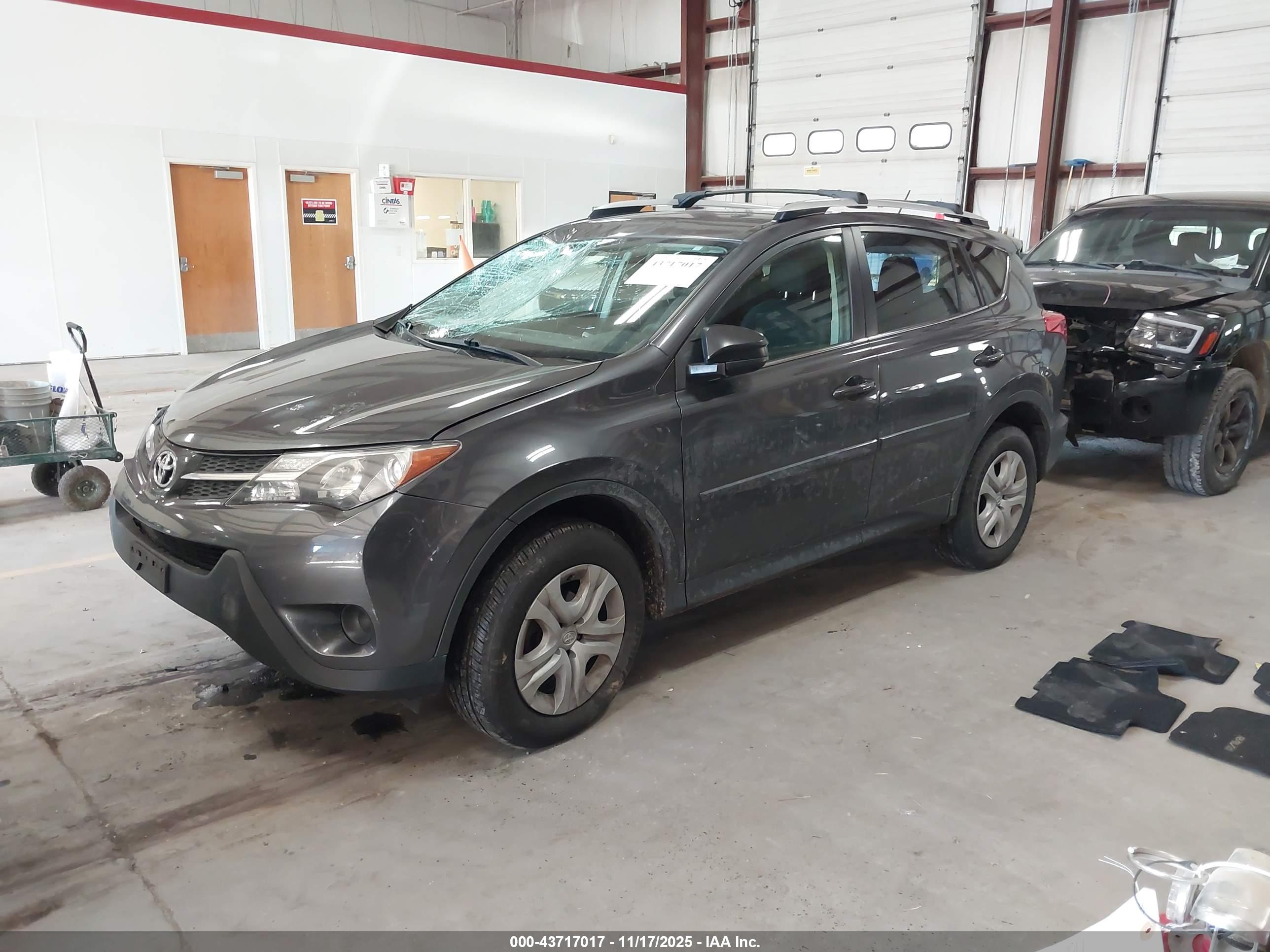 TOYOTA RAV4 image 2
