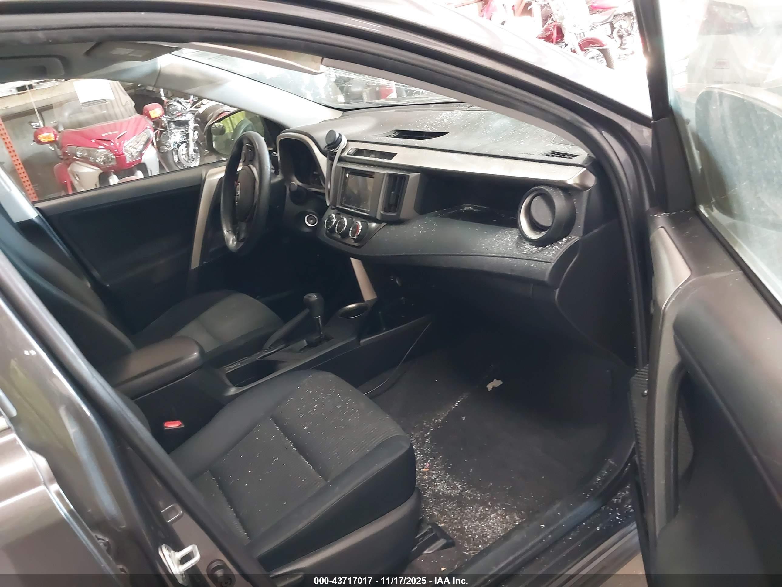TOYOTA RAV4 image 5